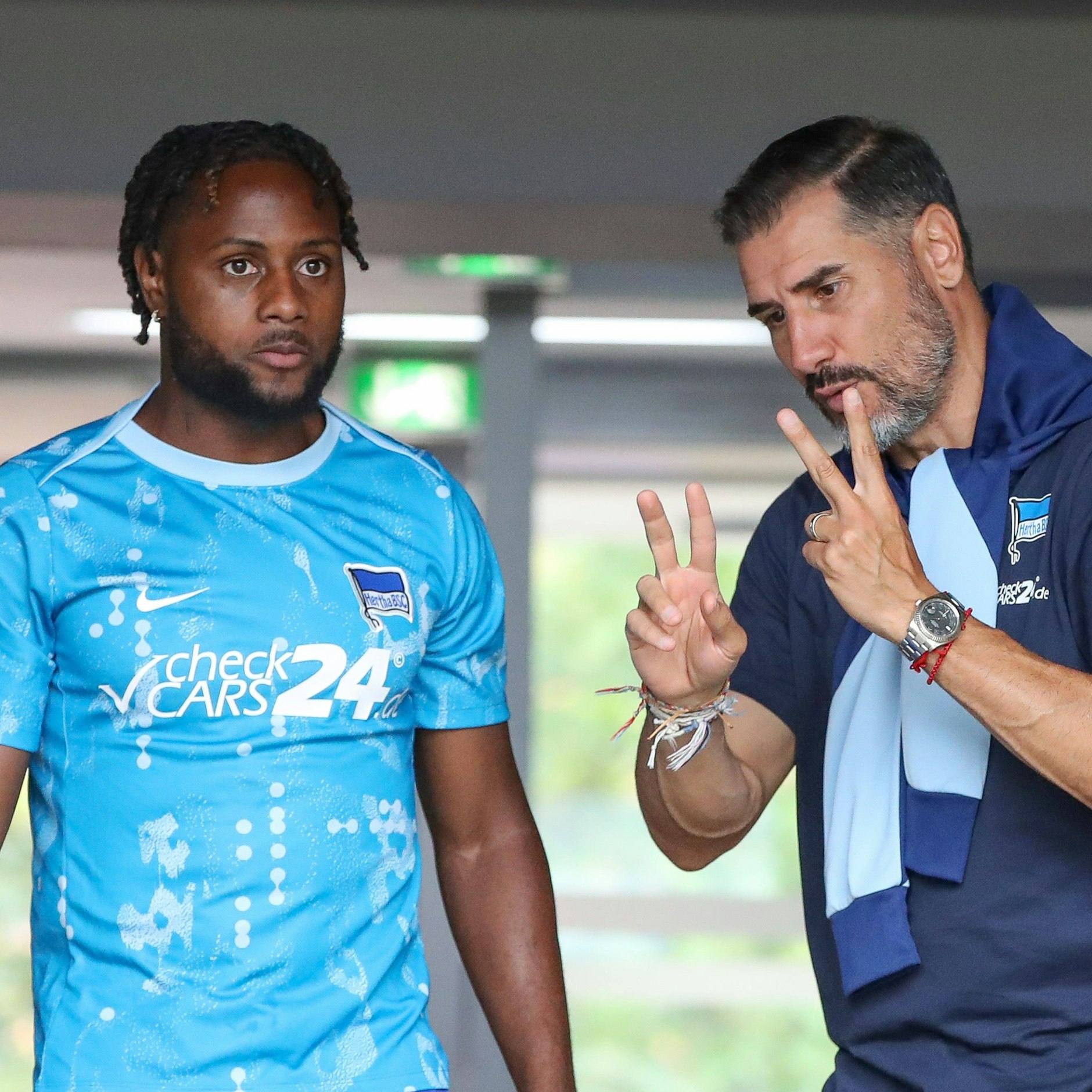 Herthas Deyovaisio Zeefuik kann nicht nur kämpfen, er atmet auch die taktischen Anweisungen von Trainer Cristian Fiel ein.