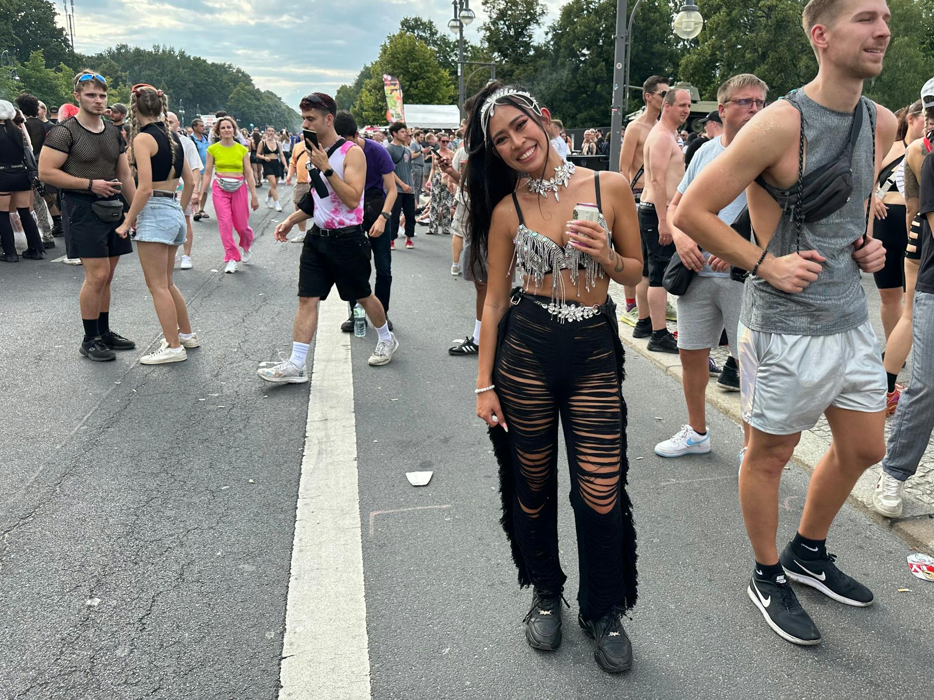 Die Sonne scheint, der Techno scheppert, die Stimmung ist bestens.