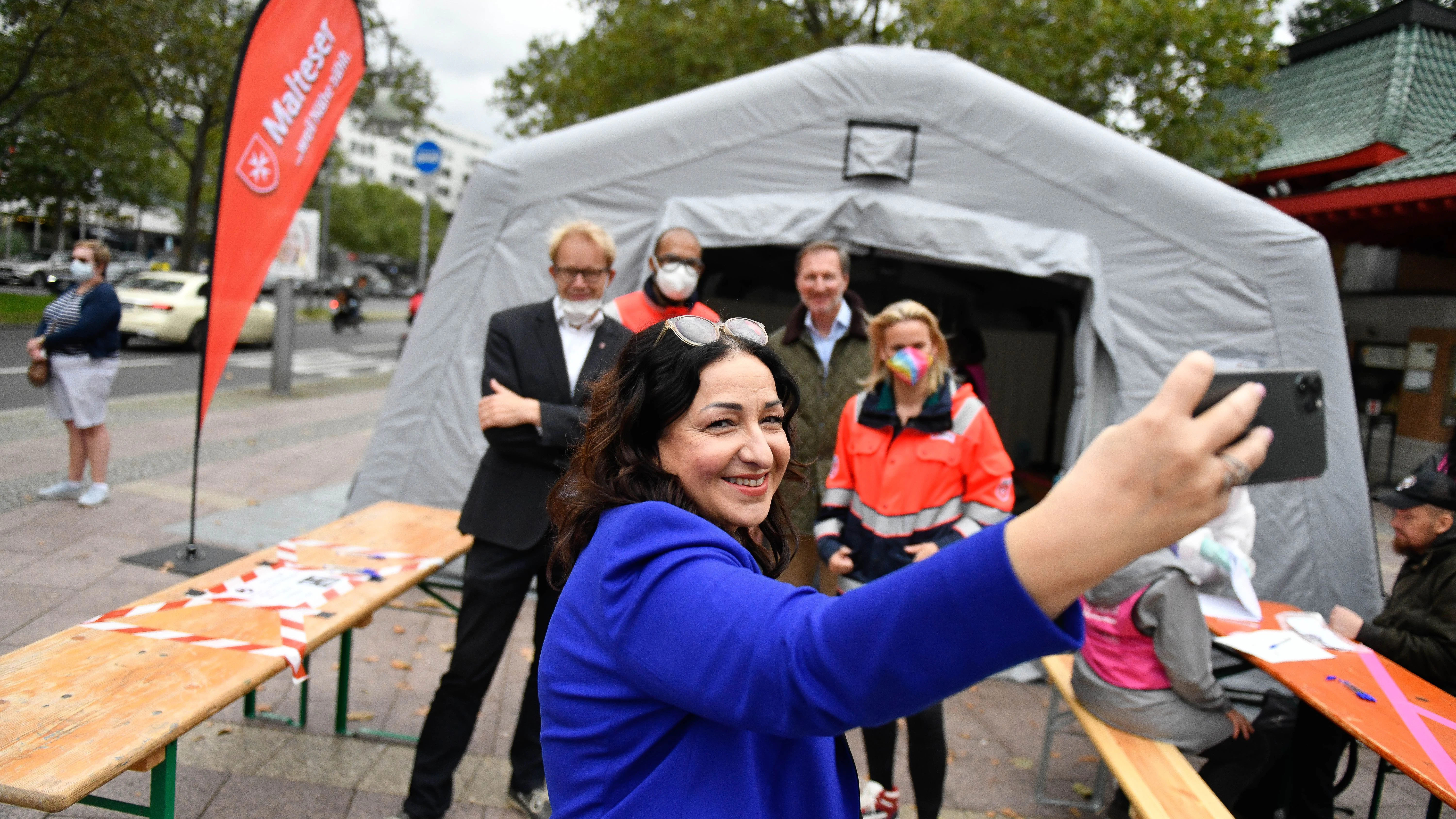 September 2021: Zum Abschluss der Impfwoche gab's ein Selfie mit Dilek Kalayci.