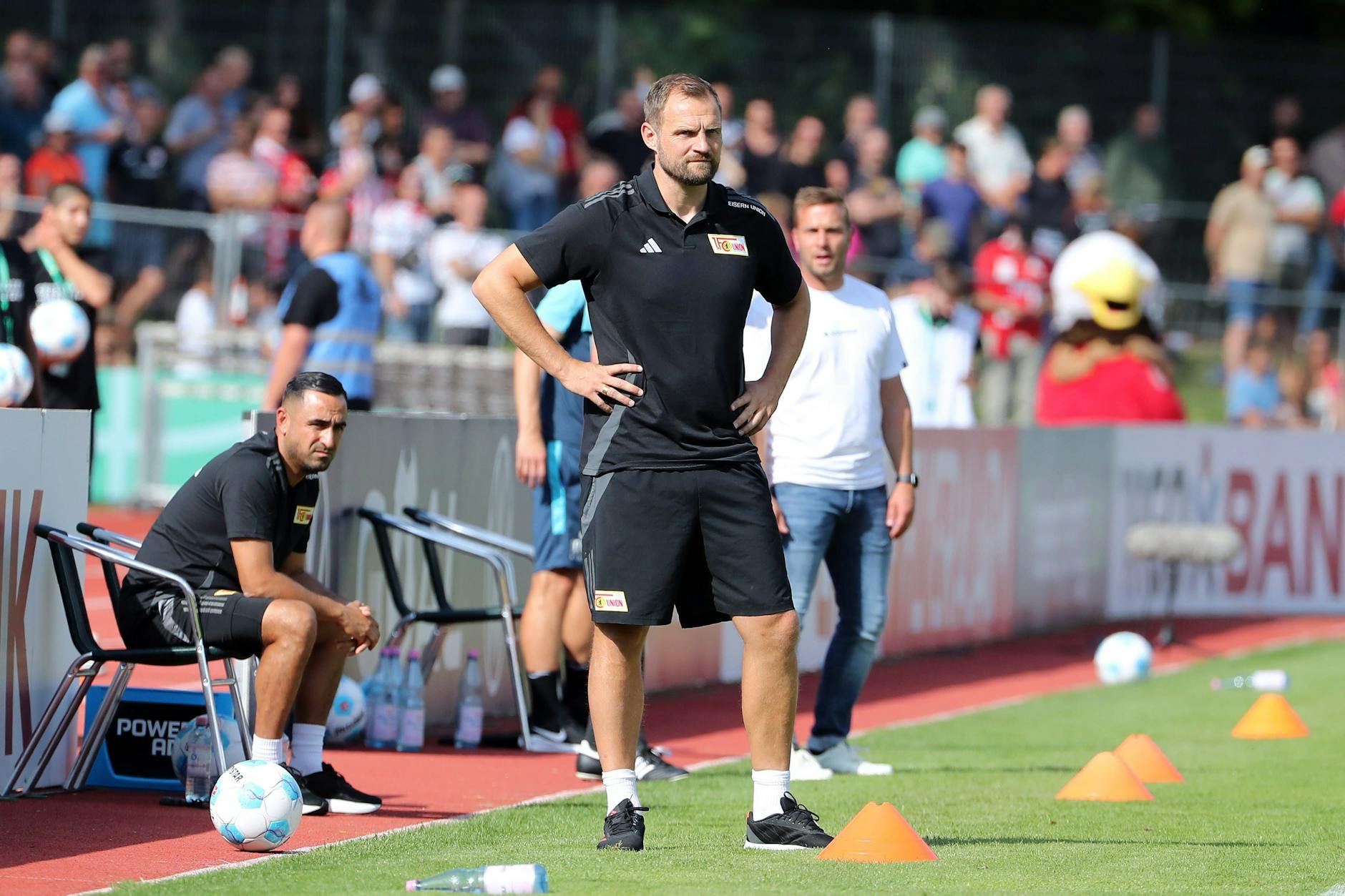 War mit dem Auftritt seiner Mannschaft in Greifswald überhaupt nicht zufrieden: Bo Svensson (45), Cheftrainer des 1. FC Union.