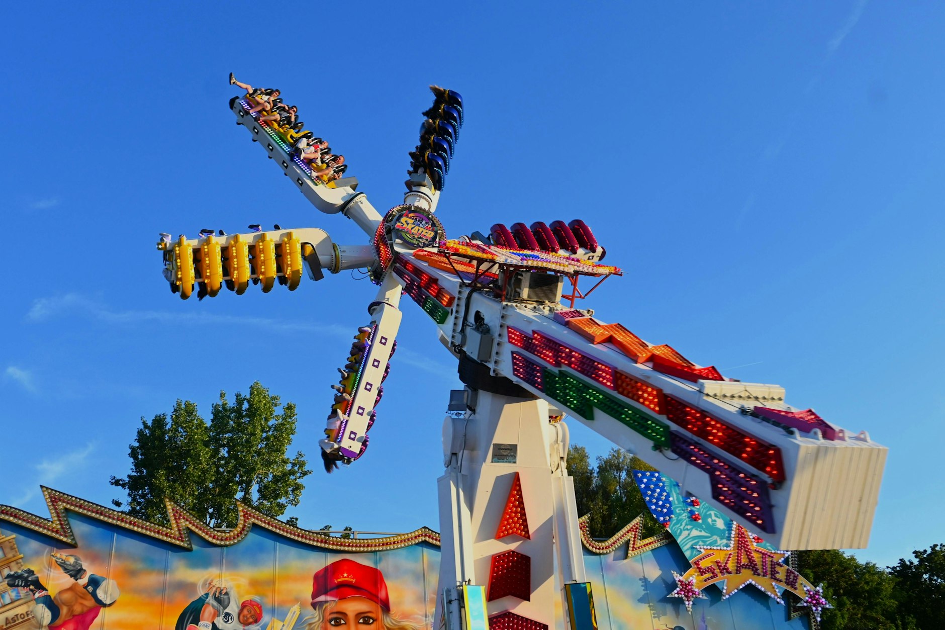 Nach dem Oktoberfest ist das Gäubodenvolksfest in Straubing das bekannteste Volksfest in Bayern. Der Vergnügungspark umfasst rund 130 Fahrgeschäfte. Zahlreiche Kirmes-Besucher besuchten am Wochenende den Rummel. 