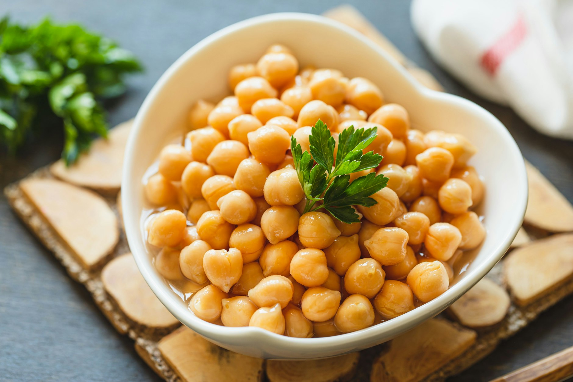 Rezept für knusprige Kichererbsen im Airfryer.