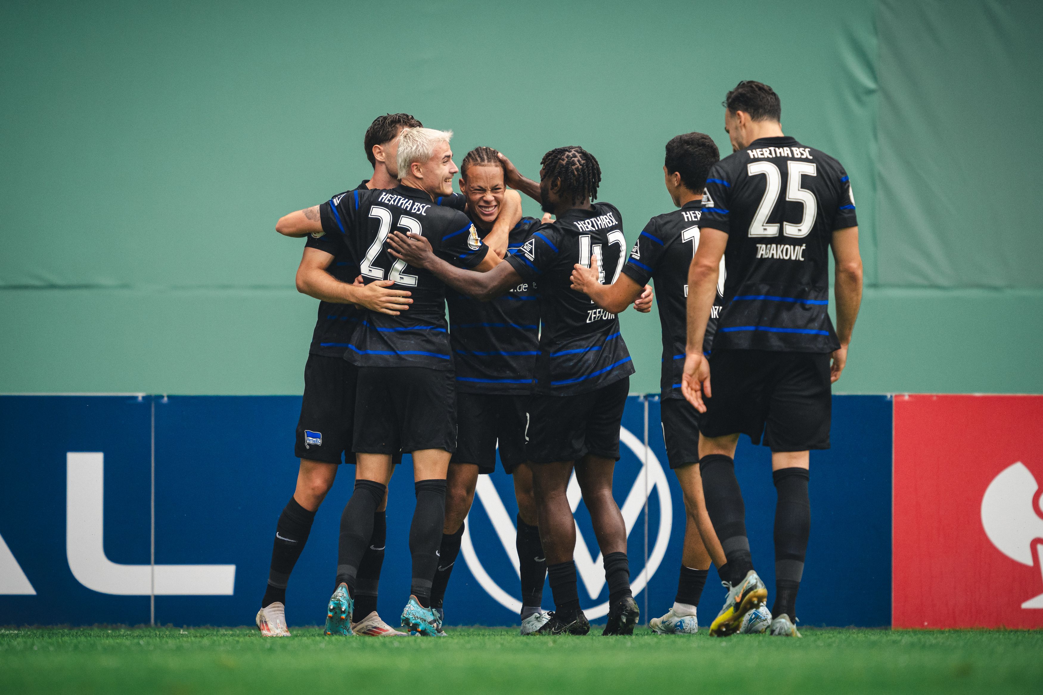 Image - Hertha BSC siegt 5:1 in Rostock! Jugend trifft, Torwart Gersbeck patzt