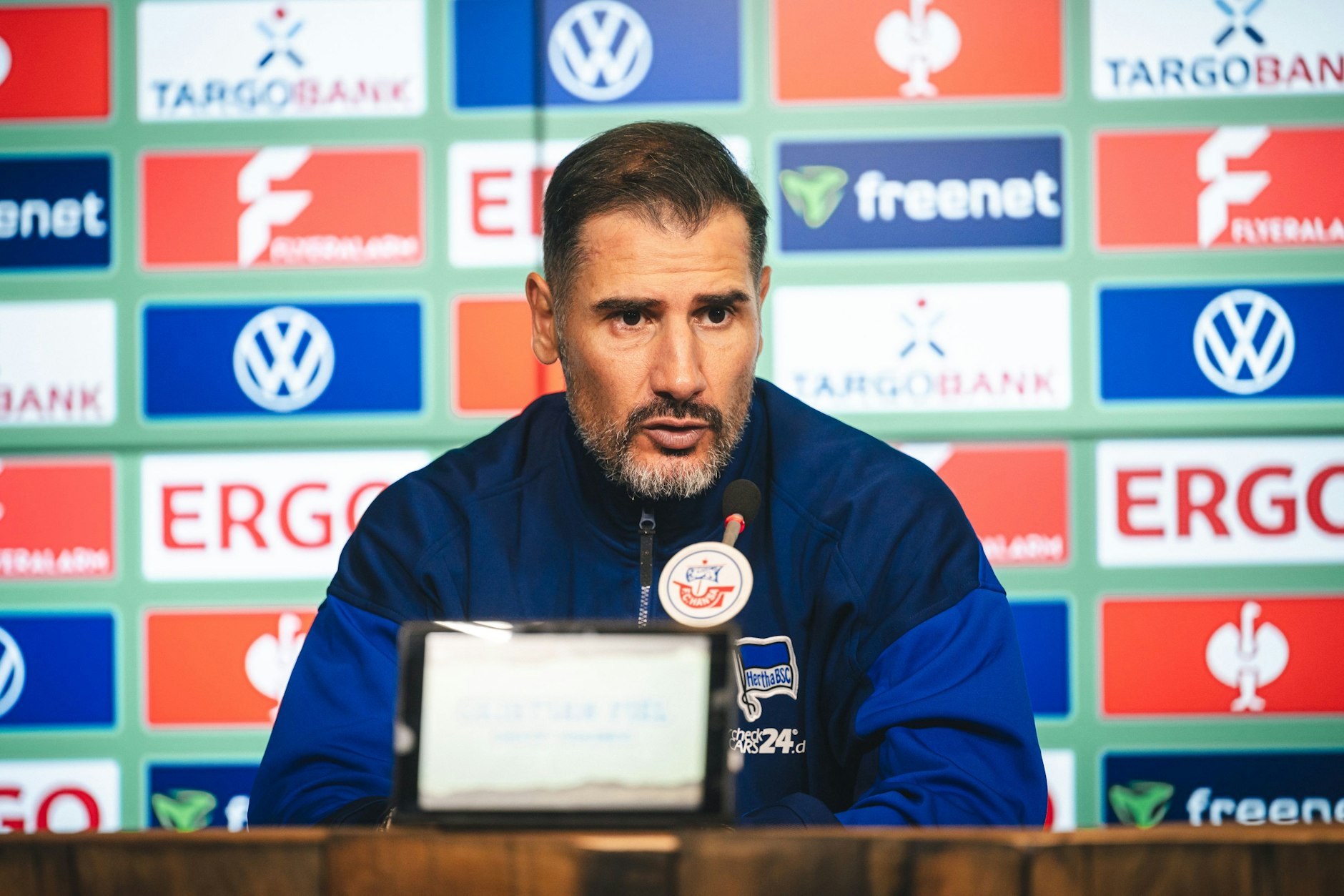 Hertha-Trainer Cristian Fiel war mit der Leistung seiner Spieler zufrieden. doch eine Szene schmeckte ihm nicht.