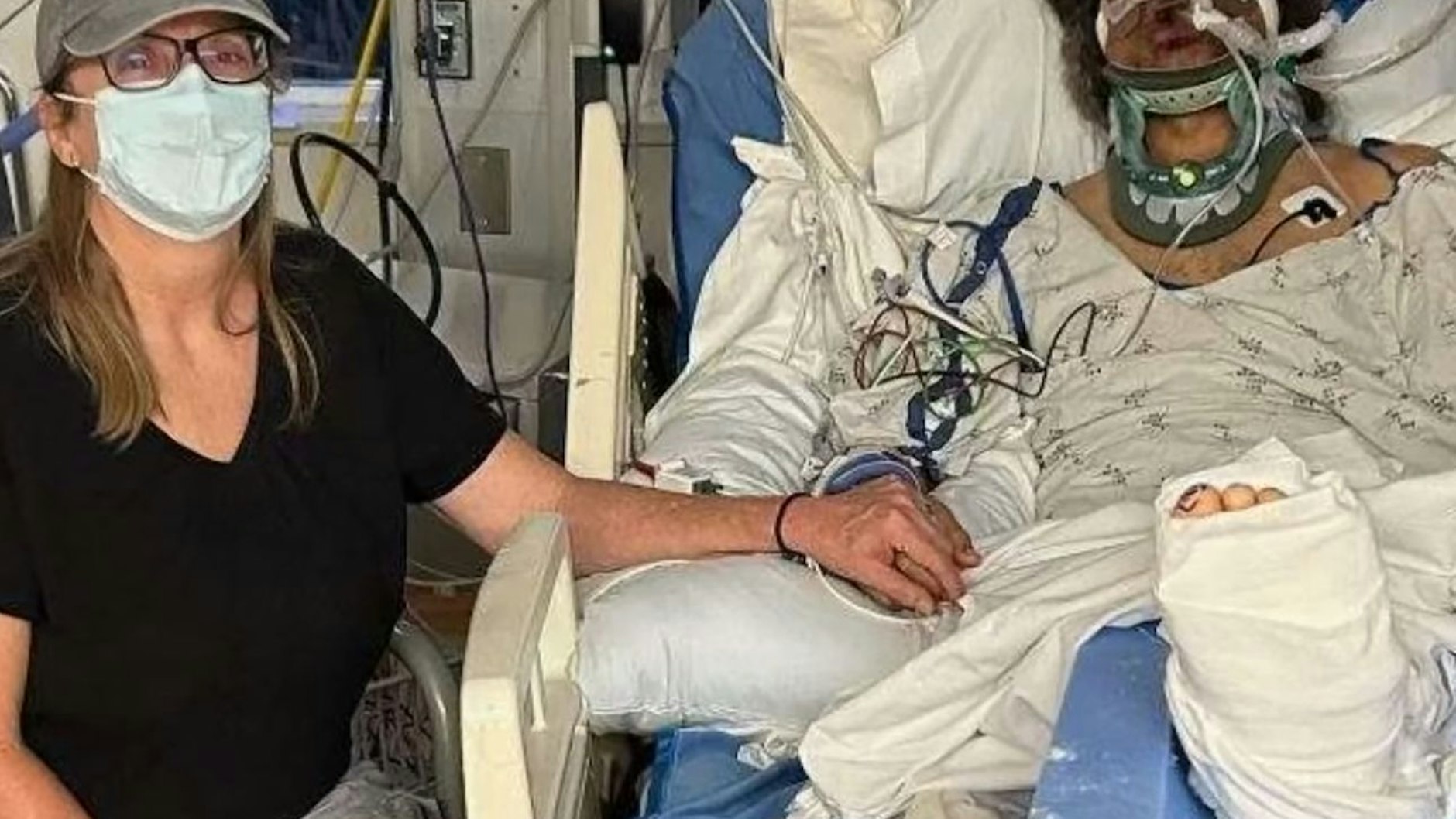 Chris Zwierzynski mit seiner Frau im Krankenhaus: Wie durch ein Wunder überlebte der Bergsteiger den 213-Meter-Sturz am Mount Hood in Oregon.