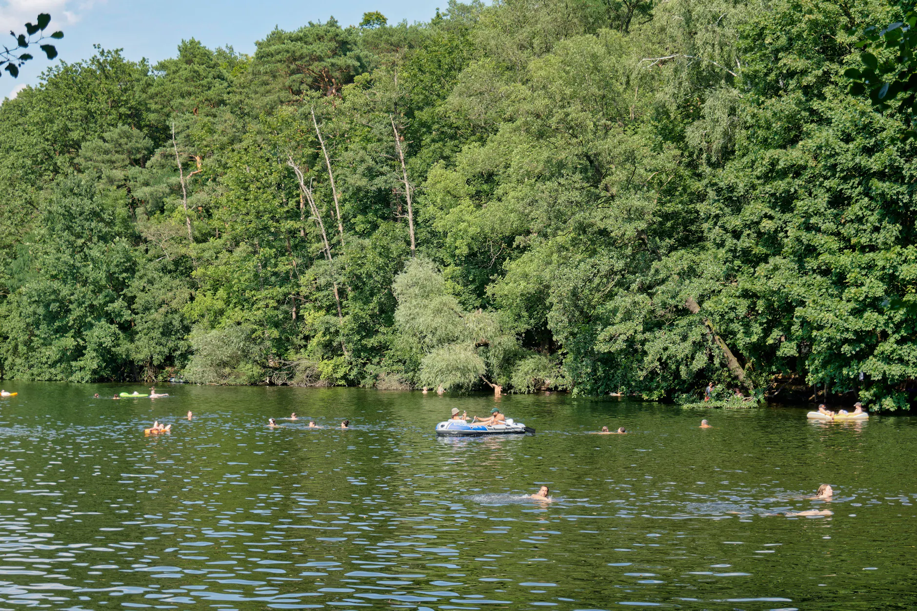 Badegäste in der Krummen Lanke