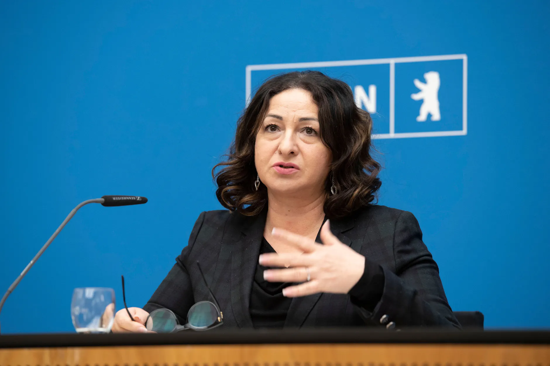 Dilek Kalayci (SPD), Ex-Gesundheitssenatorin von Berlin, nimmt im Anschluss an eine Sitzung des Berliner Senats an einer Pressekonferenz teil.
