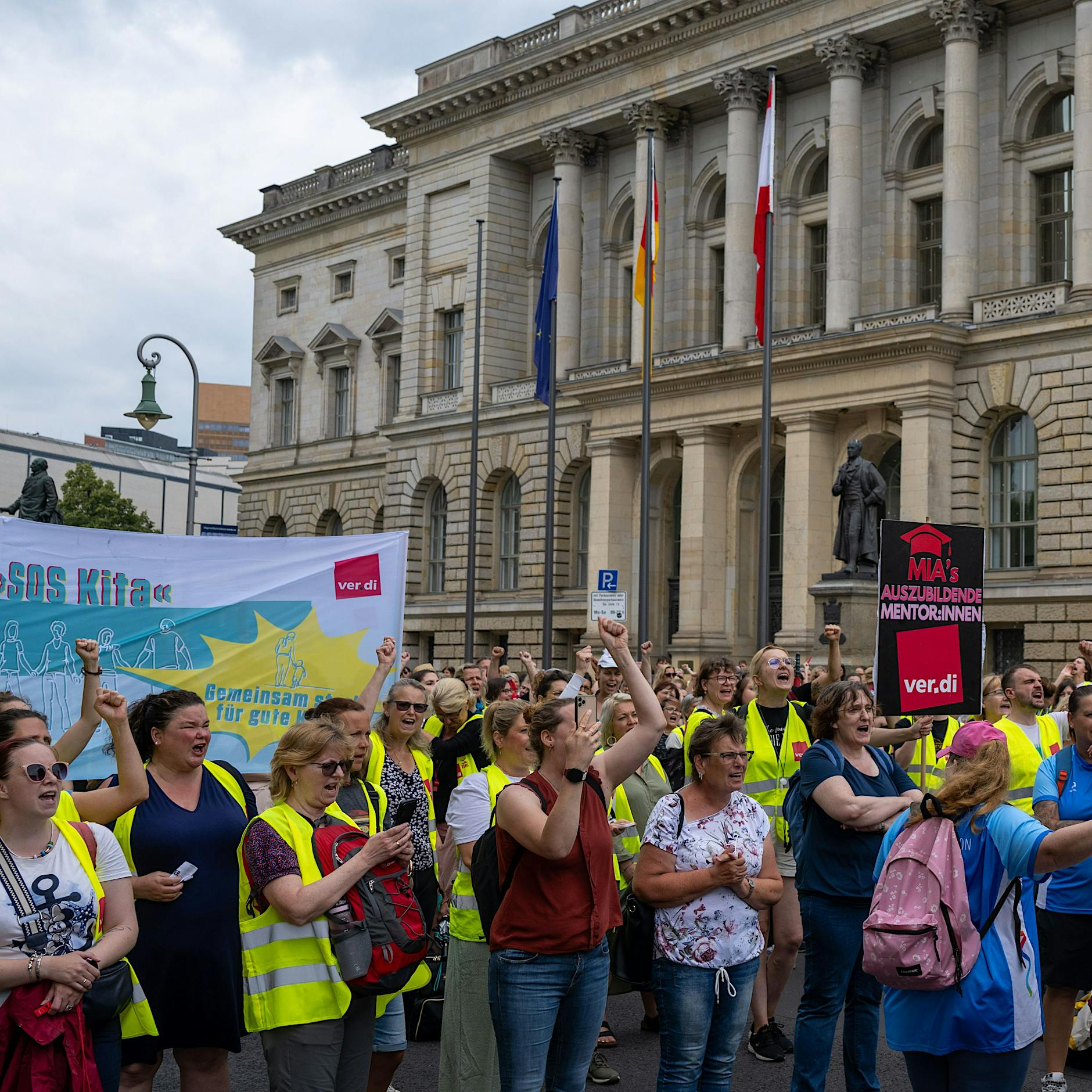 Kita-Streiks in Berlin: Hunderte Abmeldungen aus landeseigenen Kindertagesstätten