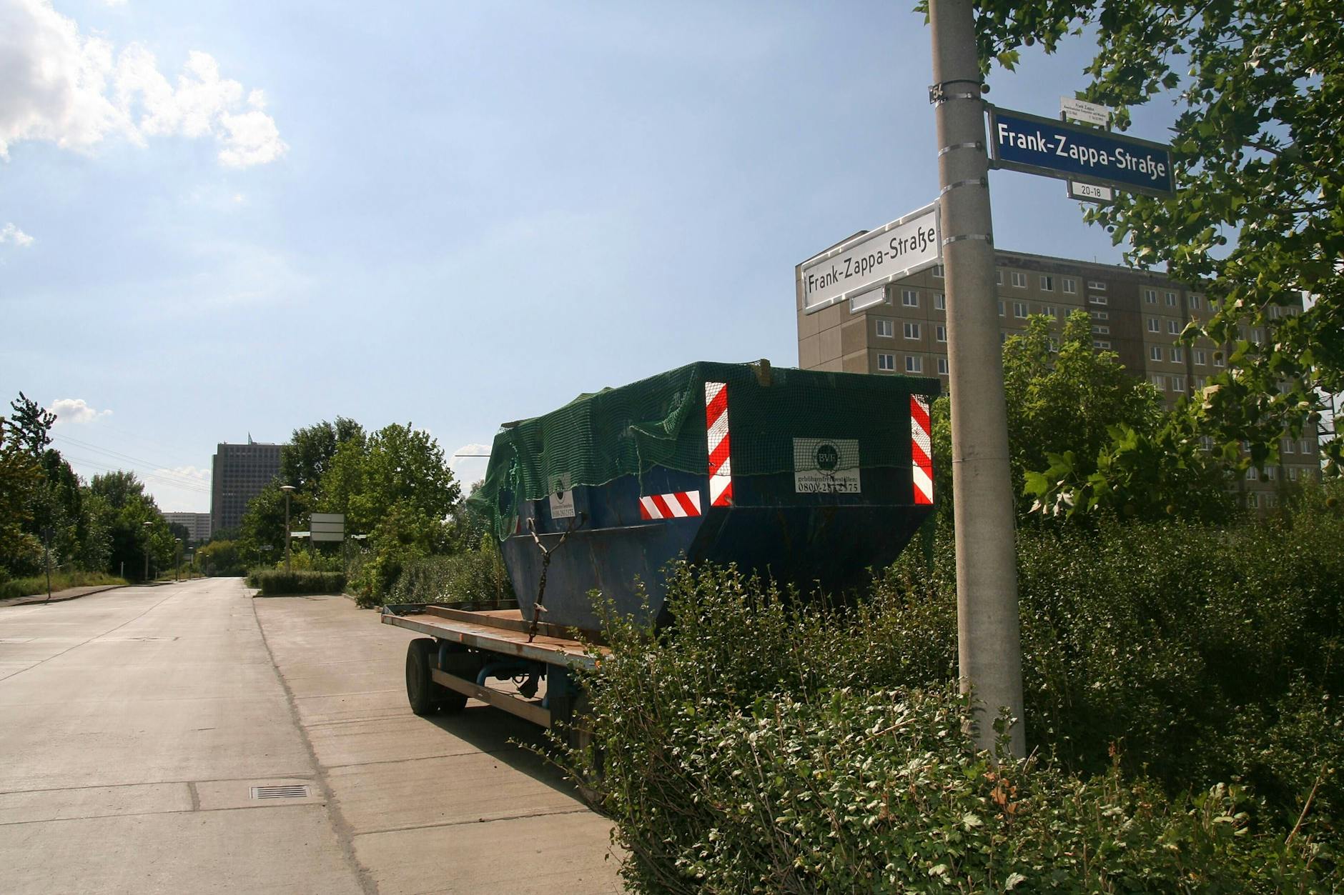 Die Frank-Zappa-Straße in Berlin-Hohenschönhausen. Anonymität und Asylfrust im Bezirk nehmen zu. 
