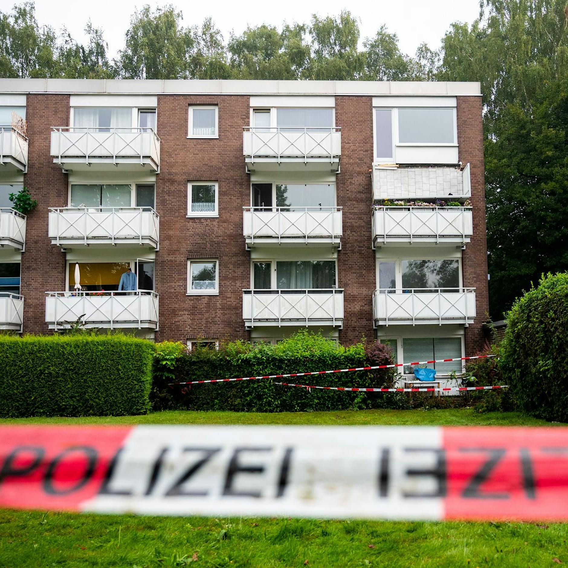 Balkon-Absturz: 6 Menschen fallen 9 Meter tief – ein Toter, Verletzte!