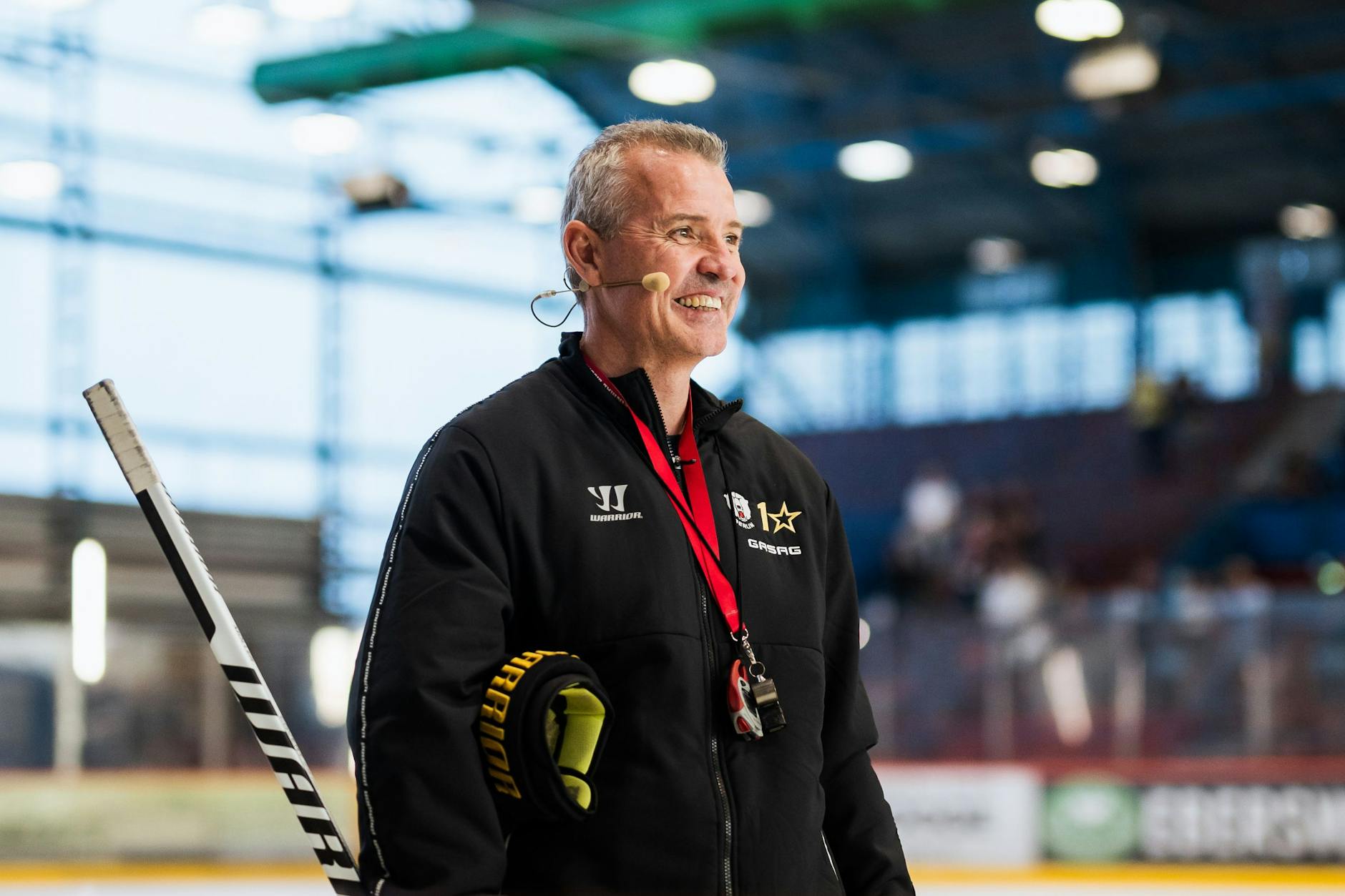 Man sieht Eisbären-Trainer Serge Aubin an, dass er sich auf die neue Saison freut.