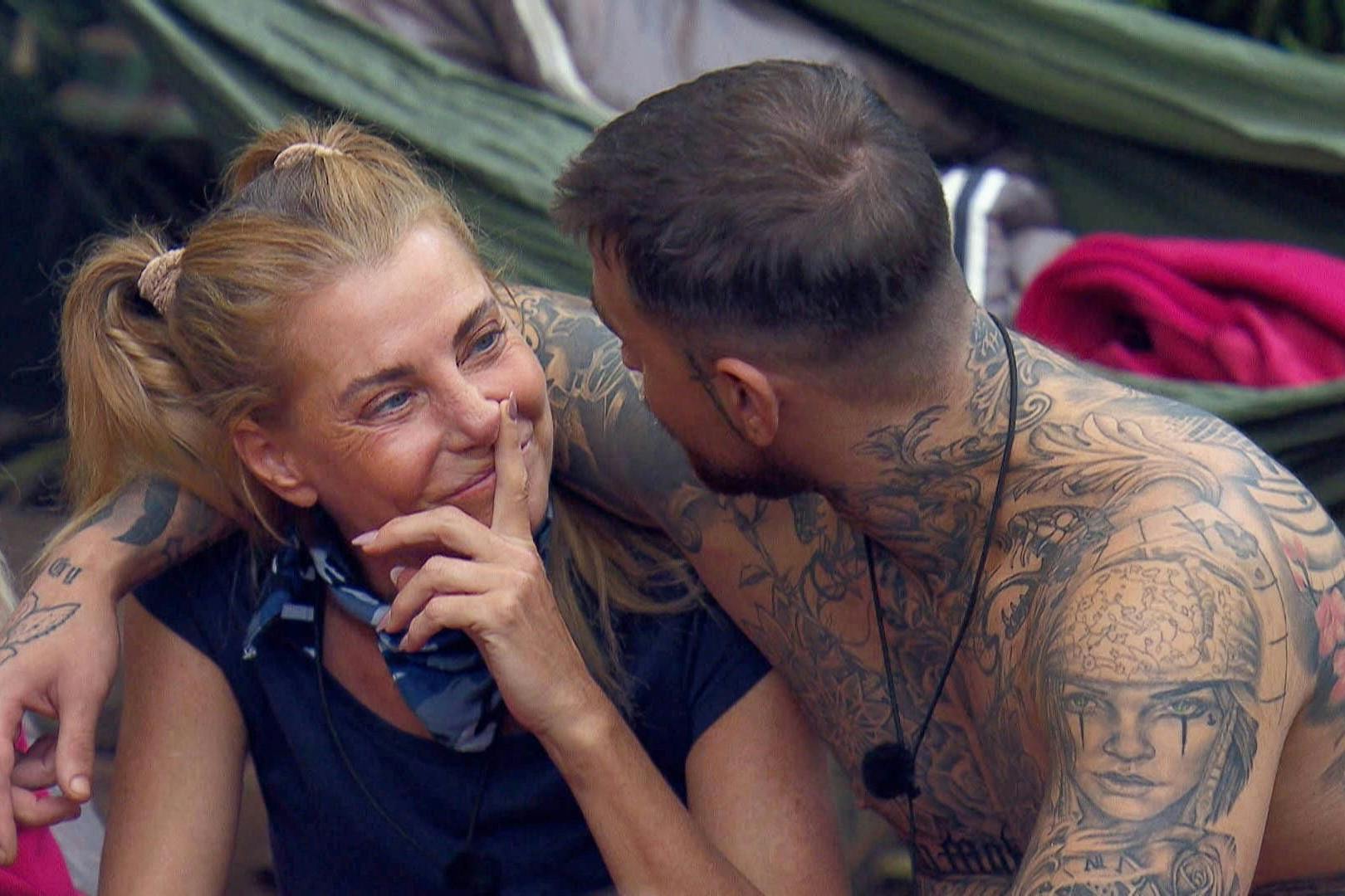 Giulia Siegel und Gigi Birofio im Dschungelcamp.