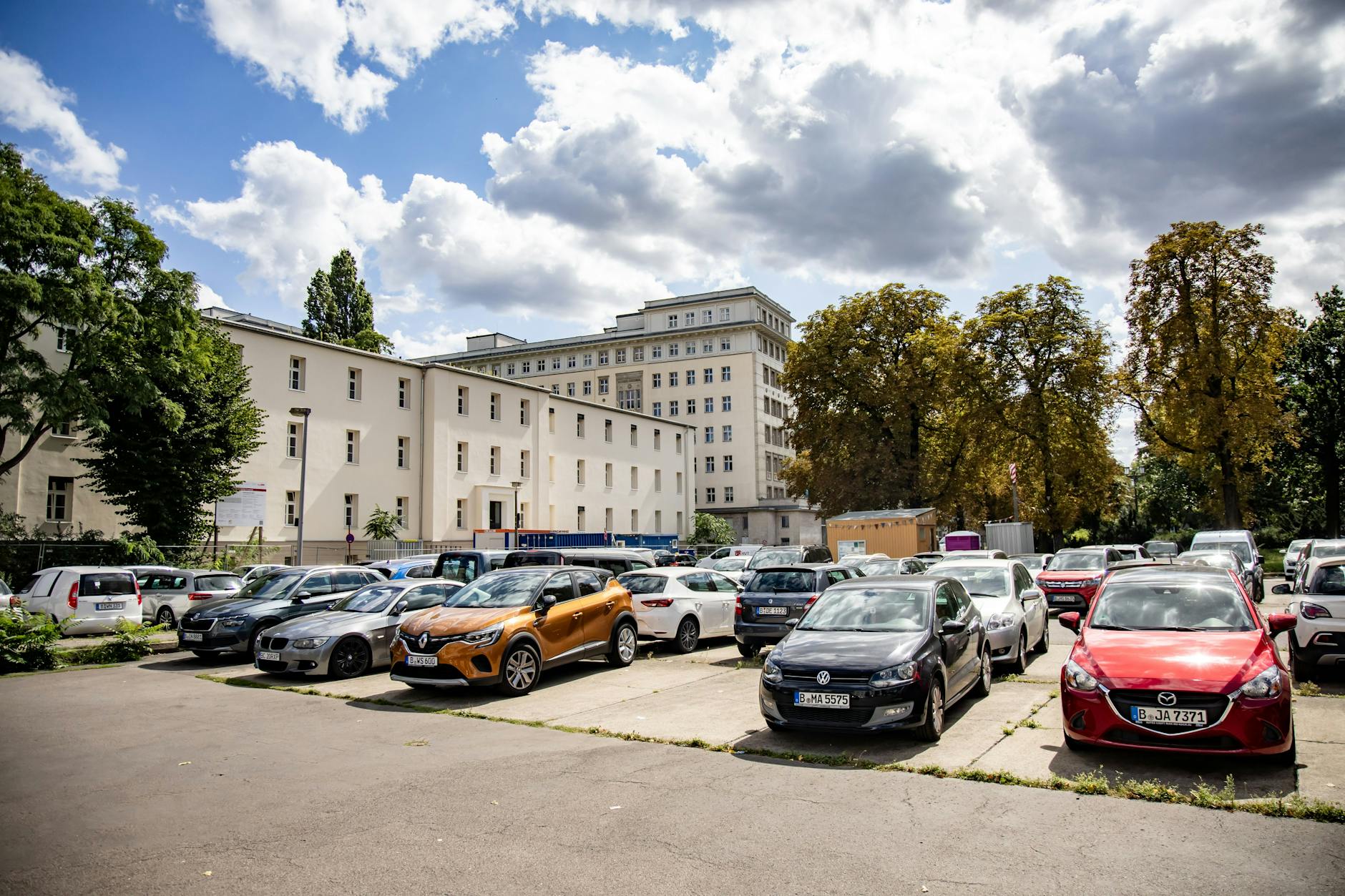 Ein neues Park+Ride-Navigationssystem soll Berliner Autofahrern den nächsten freien Parkplatz anzeigen.