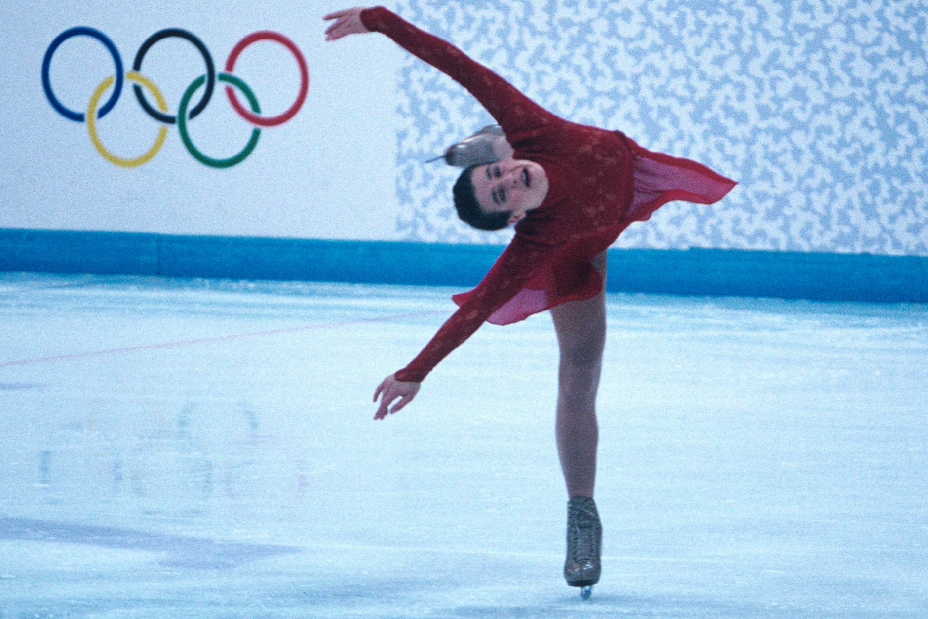 Kati Witt bei ihrer Kür bei den Olympischen Winterspielen 1994 in Lillehammer: Den schweren Kampf dorthin zeigt nun ein ZDF-Spielfilm.