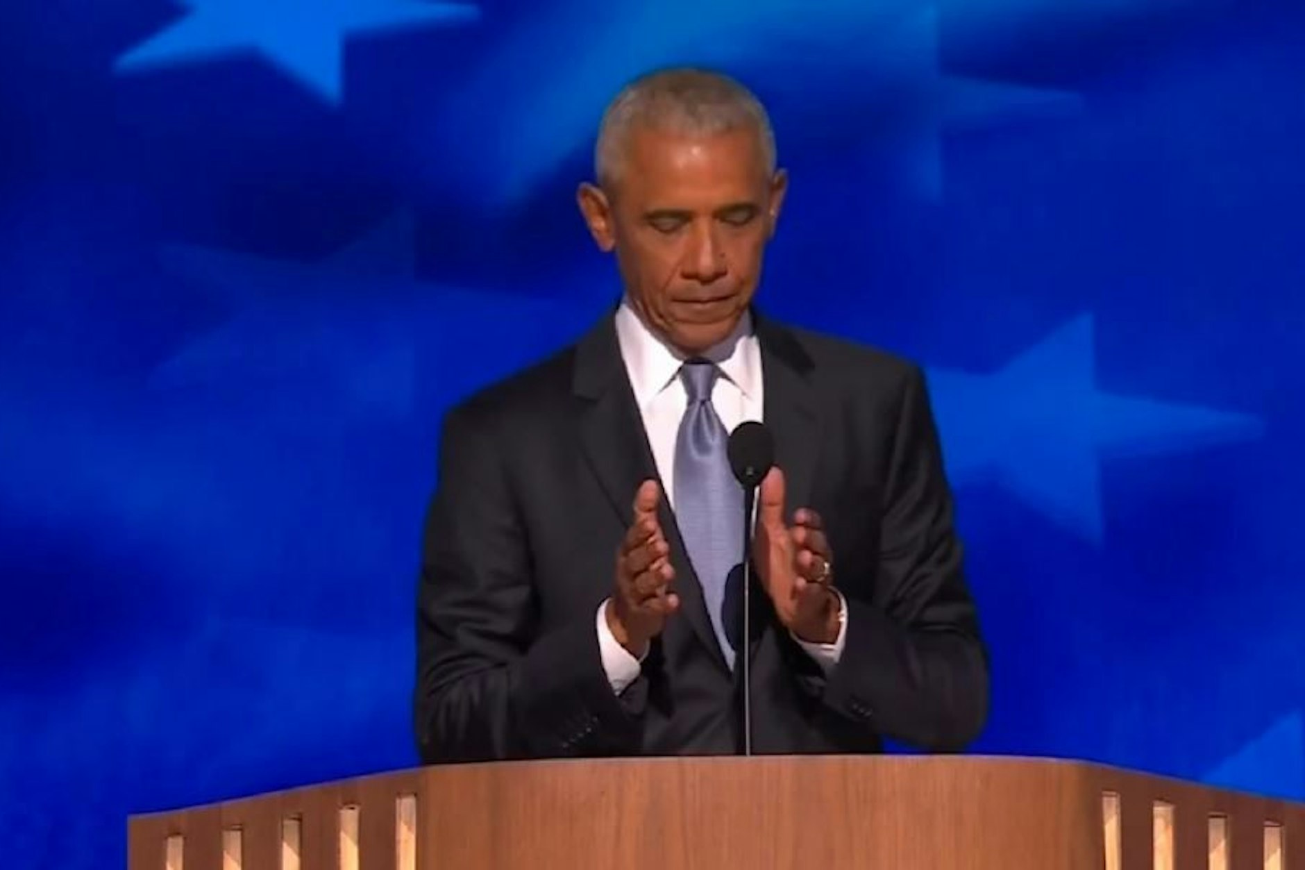 Mit dieser Geste erntete Barack Obama schellendes Gelächter.