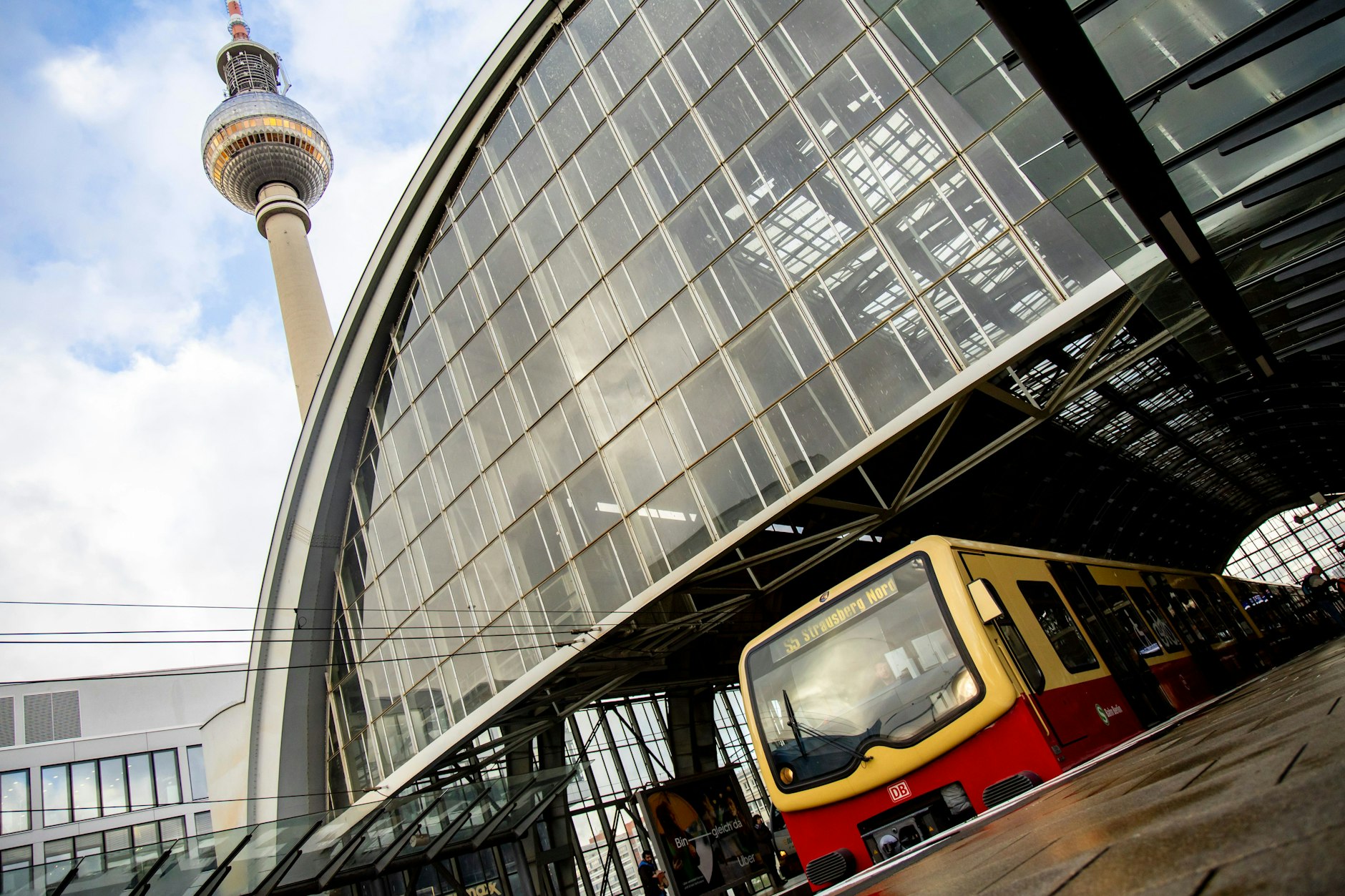 Störungen im S-Bahn-Verkehr in Berlin: Signalreparatur in Prenzlauer Allee führt zu Verspätungen und Taktänderungen auf den Linien S42, S8 und S85.