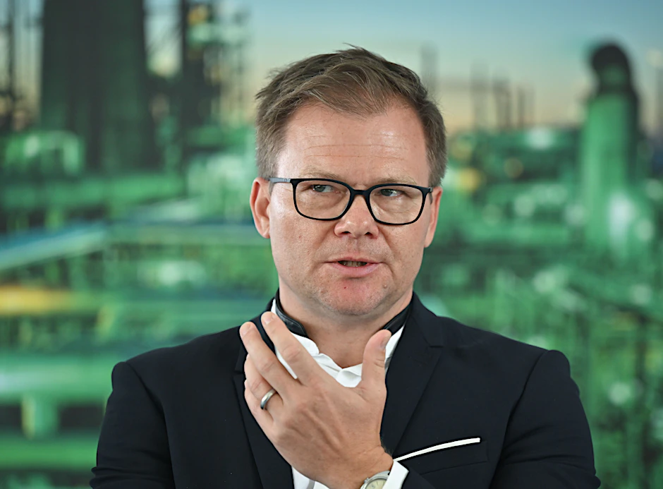 Ostbeauftragter der Bundesregierung Carsten Schneider warnt mit Blick auf Kritik an der Ukraine vor „russischer Propaganda.“
