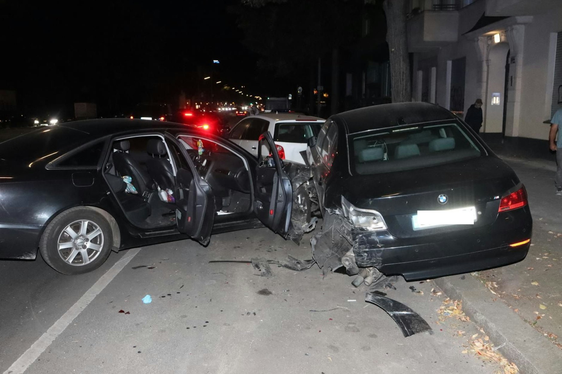 In Neukölln kam es in der Nacht zu Donnerstag zu einem heftigen Unfall - vermutlich unter dem Einfluss legaler Drogen.