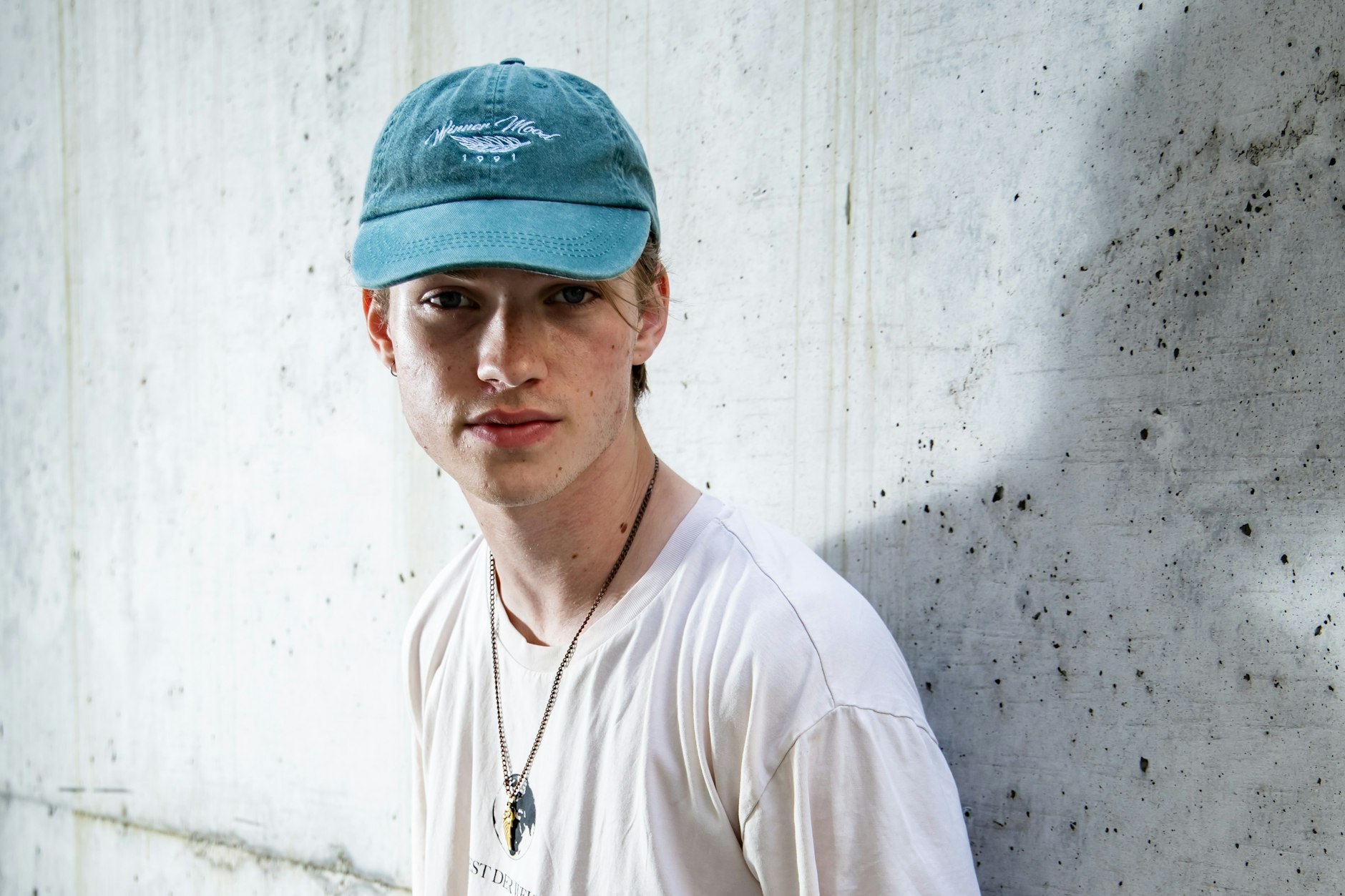 Schön sommerlich: Egon Werler beim Termin mit der Berliner Zeitung in den Hackeschen Höfen