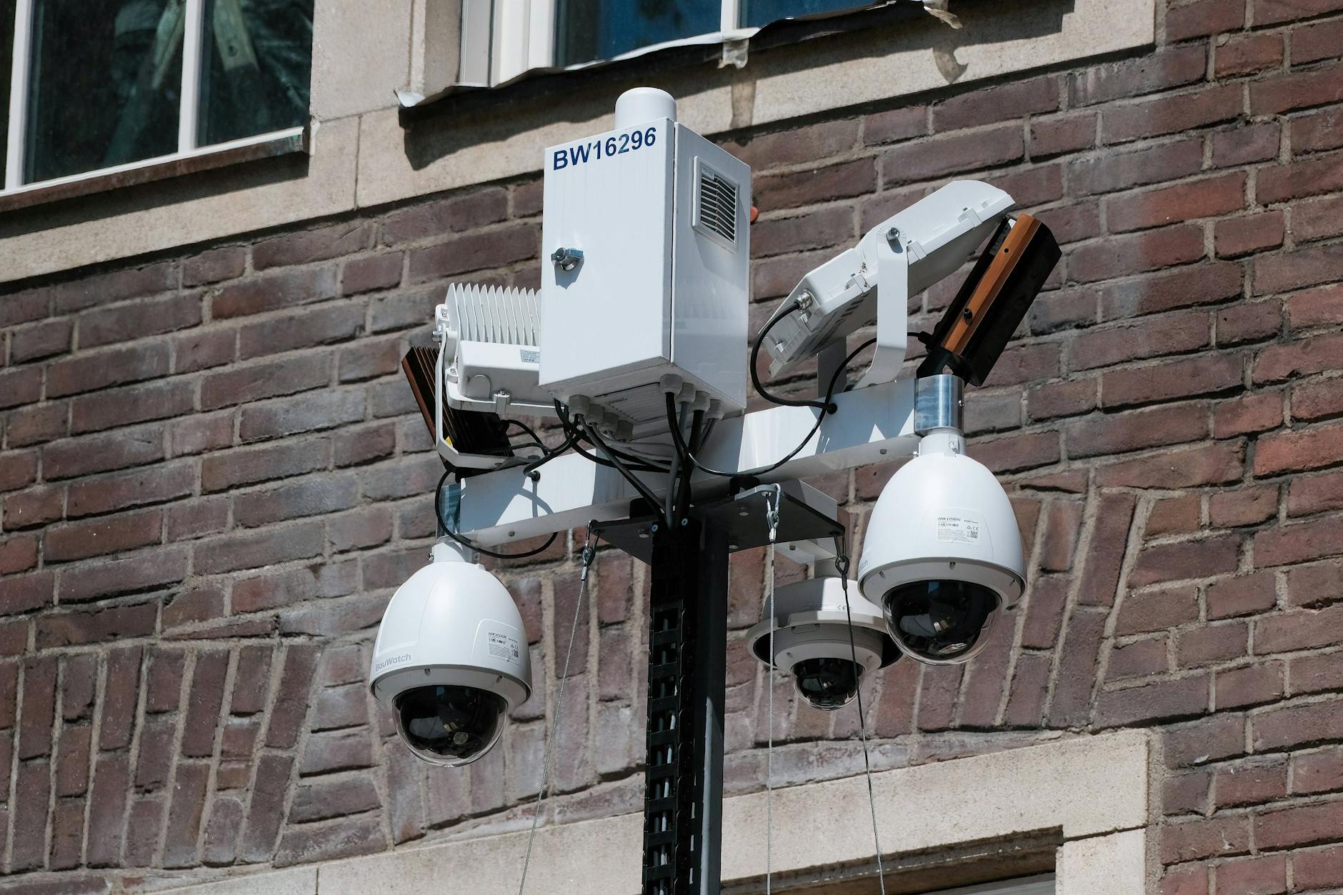 In den insgesamt sechs Ermittlungsverfahren der Berliner Staatsanwaltschaft ist von 31 mutmaßlichen Tätern die Rede.