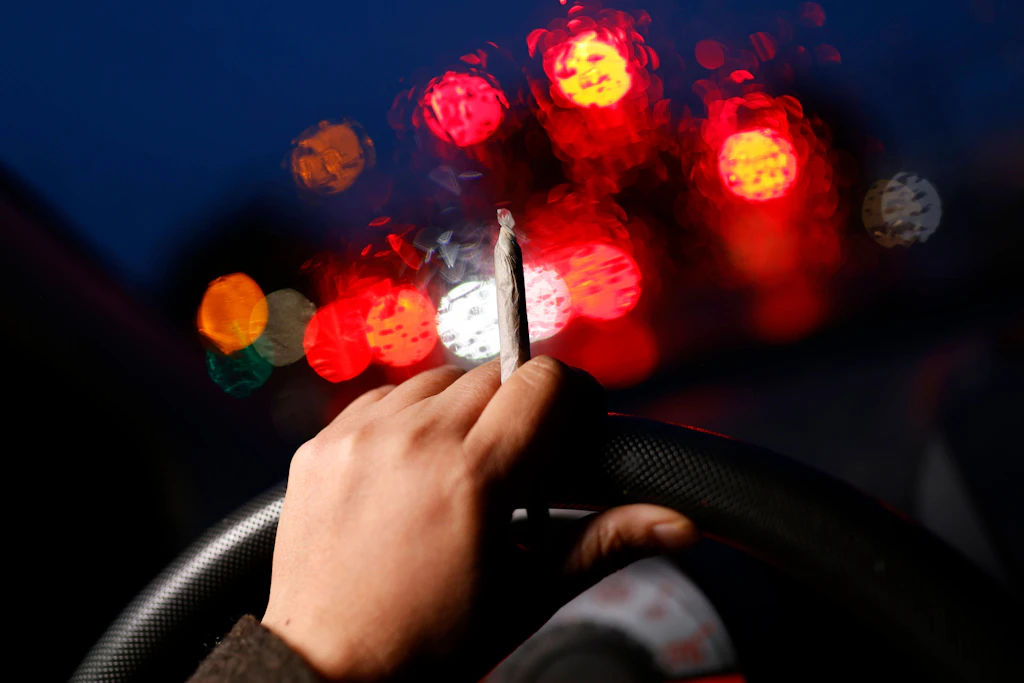 Darf Man In Holland Bekifft Auto Fahren Cannabis: Ab sofort kann man bekifft Auto fahren – bis zu DIESER Grenze!