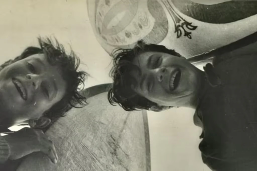 Fabián (izquierda) y Fernando Hallgarten hacia 1969 en Mar del Plata