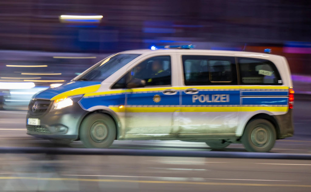 Verfolgungsjagd durch Tiergartentunnel: Autofahrer flüchtet vor Kontrolle – Verletzte
