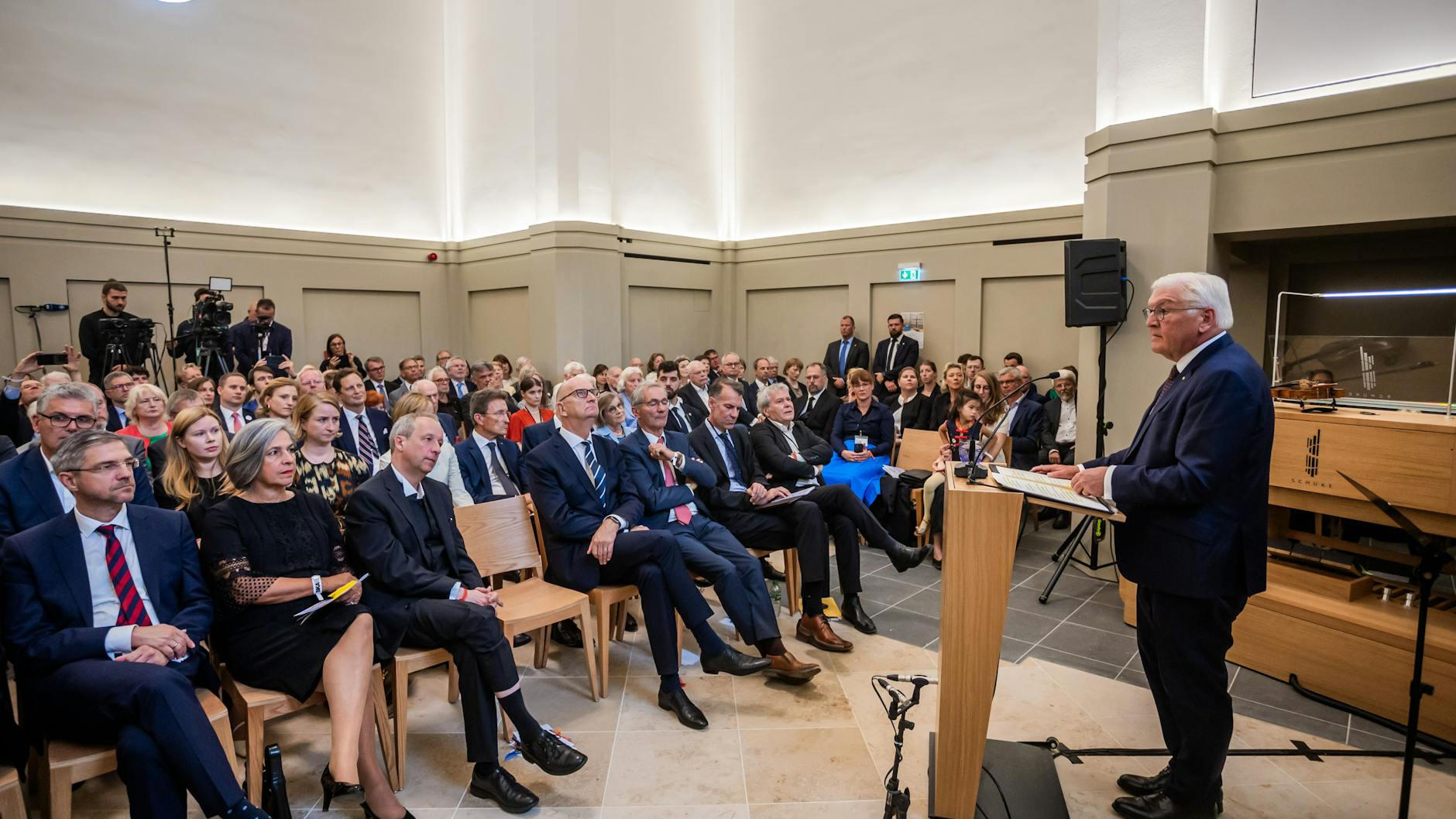 Bundespräsident Frank-Walter Steinmeier, Schirmherr des Wiederaufbau-Projekts, spricht beim Festakt zur Eröffnung des Turms der Garnisonkirche Potsdam.