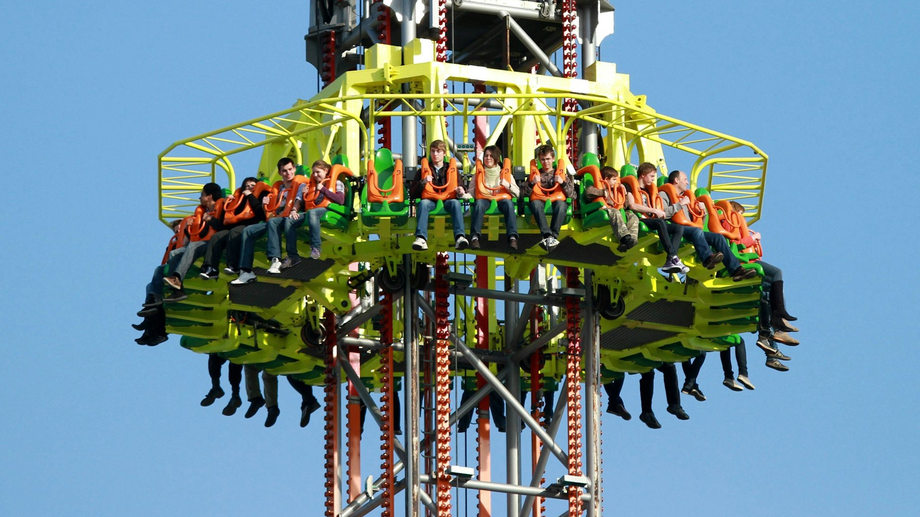 Freifall-Türme sind vor allem bei Adrenalin-Junkies beliebt. Einer davon soll bald auf dem neuen Berliner Wintertraum stehen.