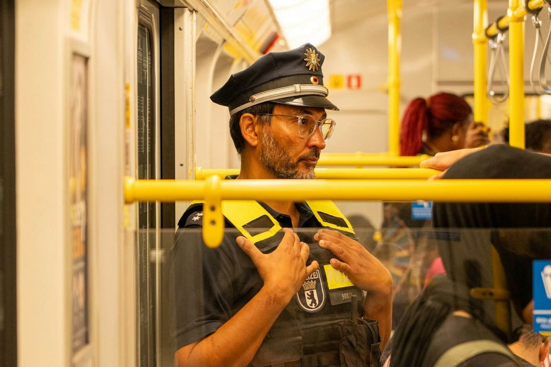 In einer groß angelegten Aktion zeigten die Einsatzkräfte der Direktion 1 (Nord) der Berliner Polizei verstärkte Präsenz entlang der U-Bahnlinie 8.
