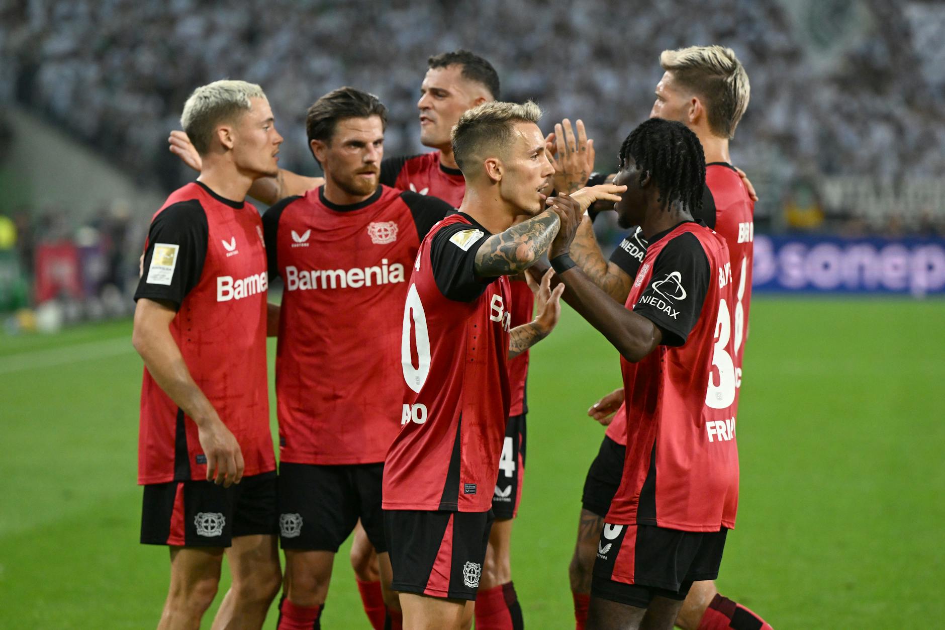 Bayer Leverkusen jubelte mal wieder über einen Last-Minute-Sieg.