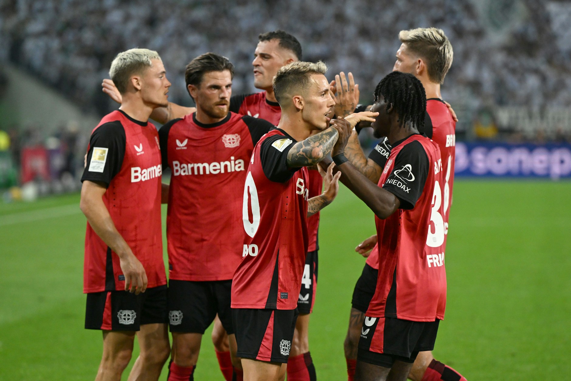 Bayer Leverkusen jubelte mal wieder über einen Last-Minute-Sieg.