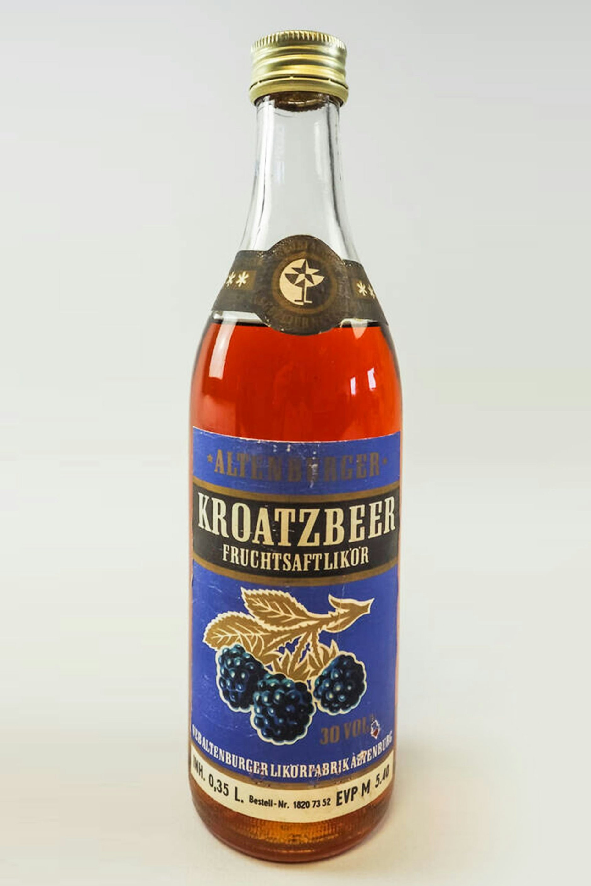 Es ist der Kroatzbeer-Likör aus dem VEB Altenburger Likörfabrik in Altenburg.
