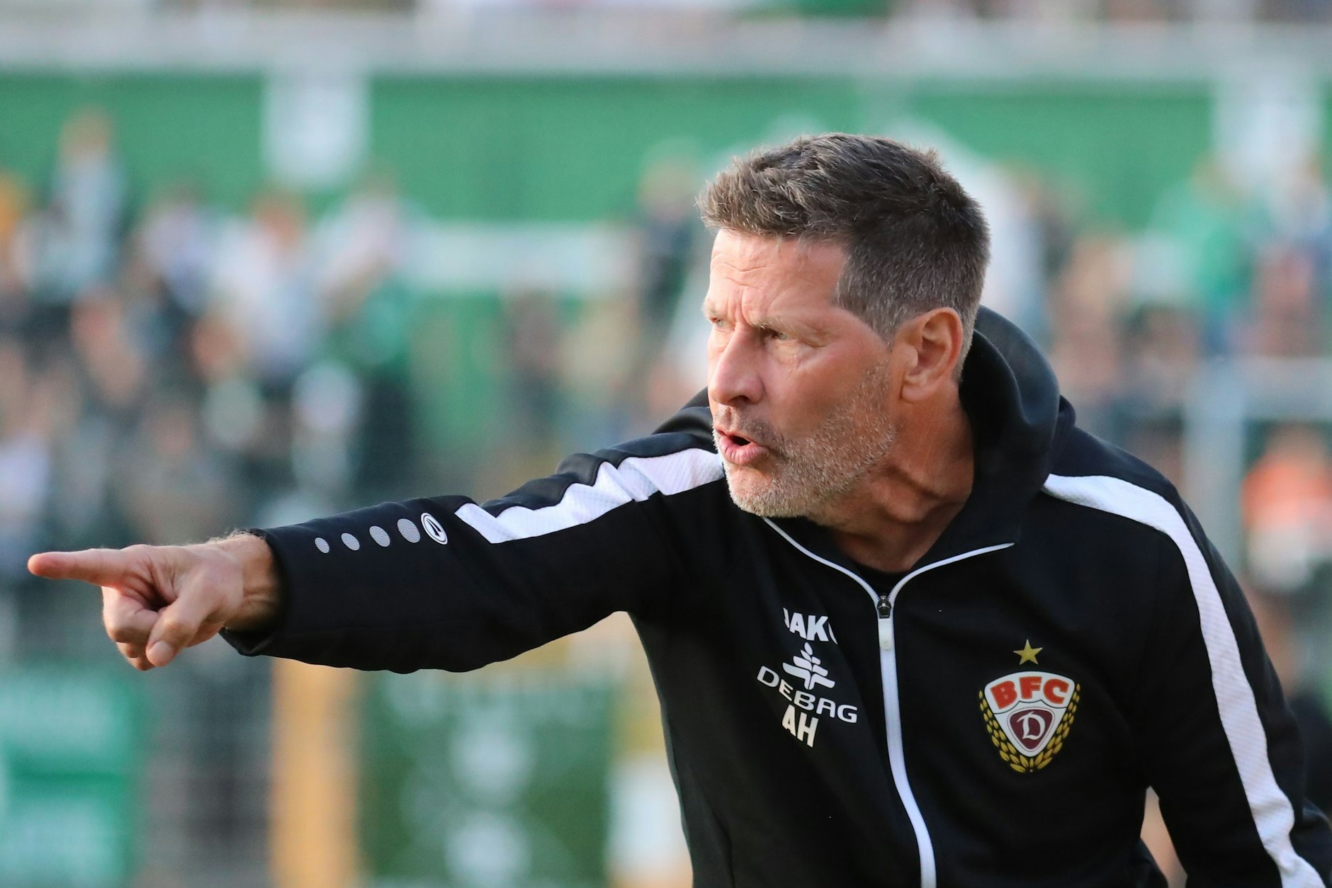 Wären alle Dynamos so engagiert wie Trainer Andreas Heraf an der Seitenlinie, stünde der BFC in der Tabelle wohl besser da.