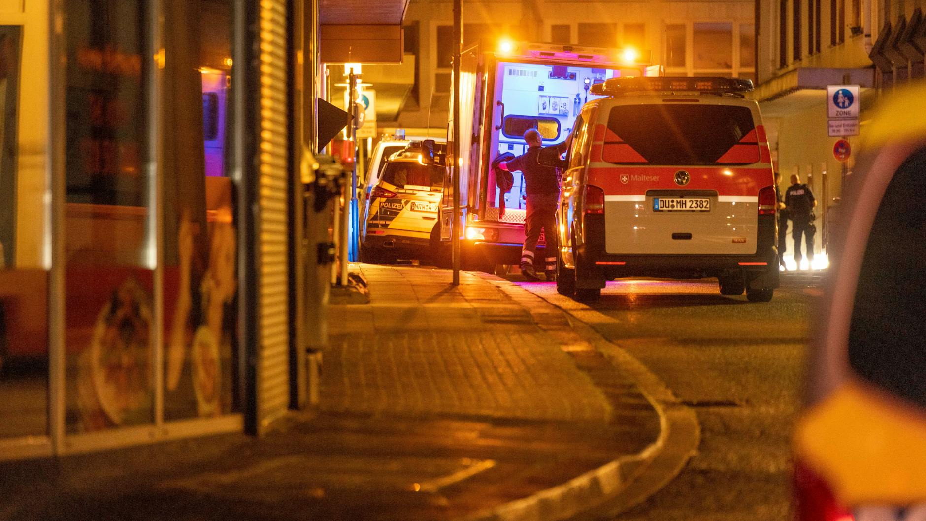 Rund um den Festbereich in Solingen waren etliche Rettungskräfte im Einsatz.