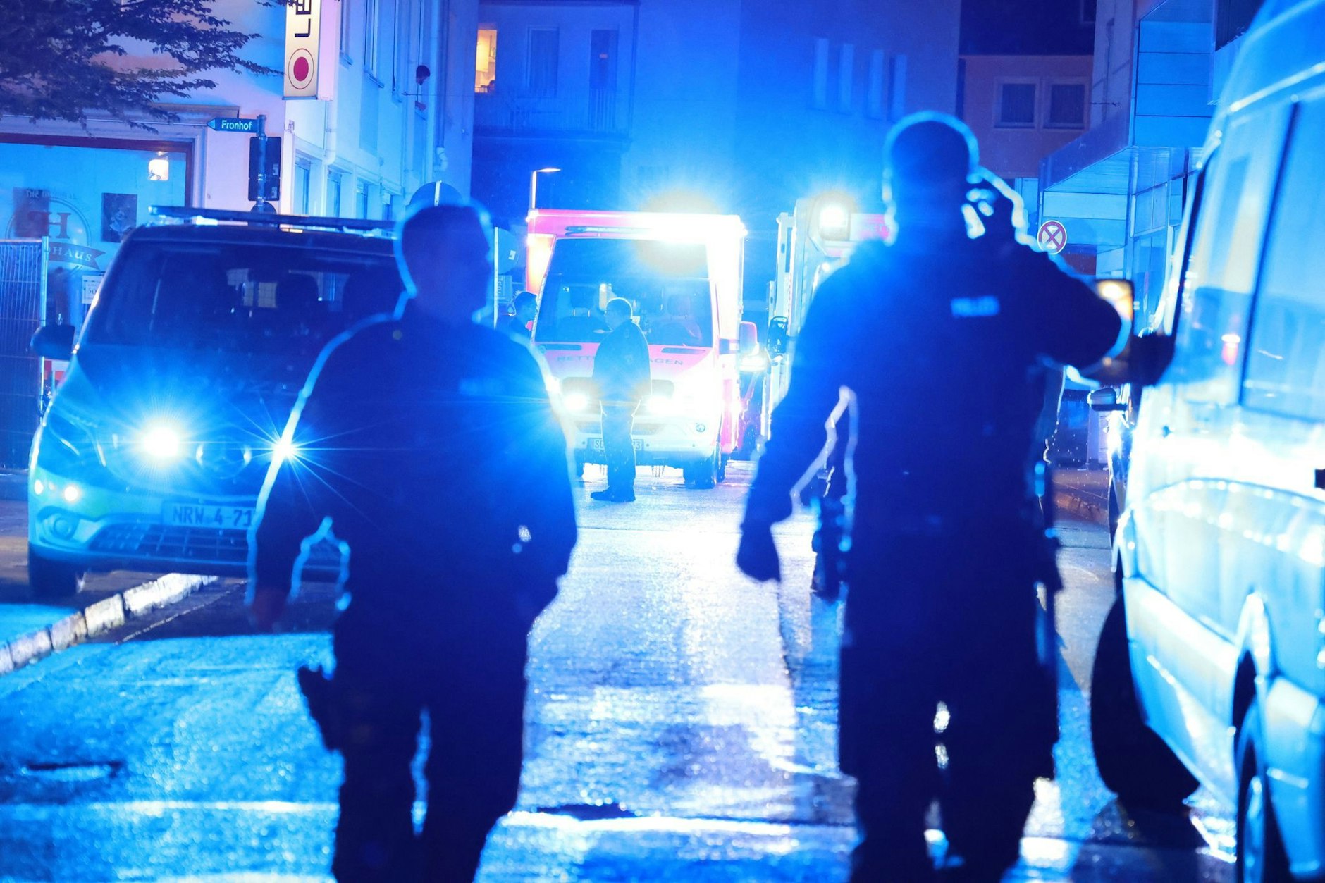 Nach einer blutigen Messer-Attacke beim Stadtfest in Solingen löste die Polizei Großalarm aus.