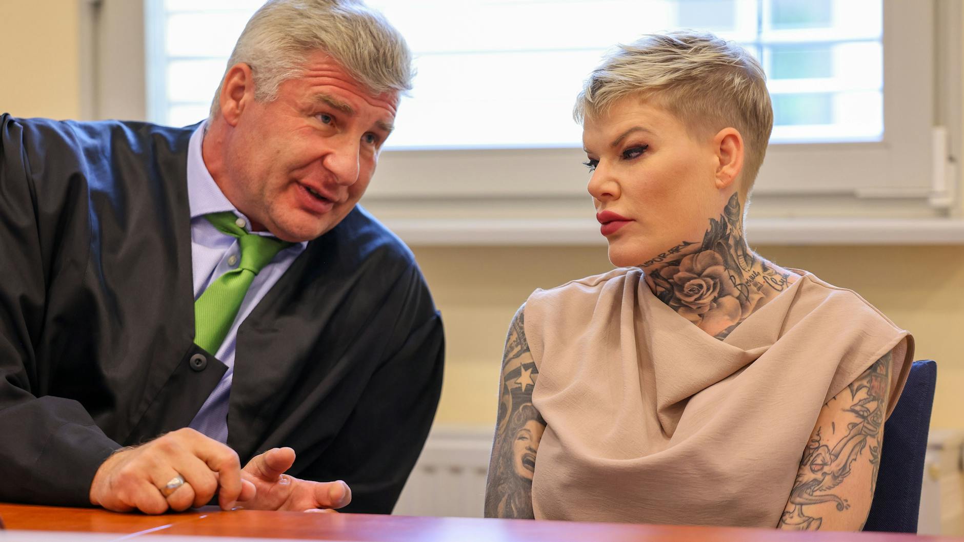 Schlagersängerin Melanie Müller und ihr Anwalt Adrian Stahl.