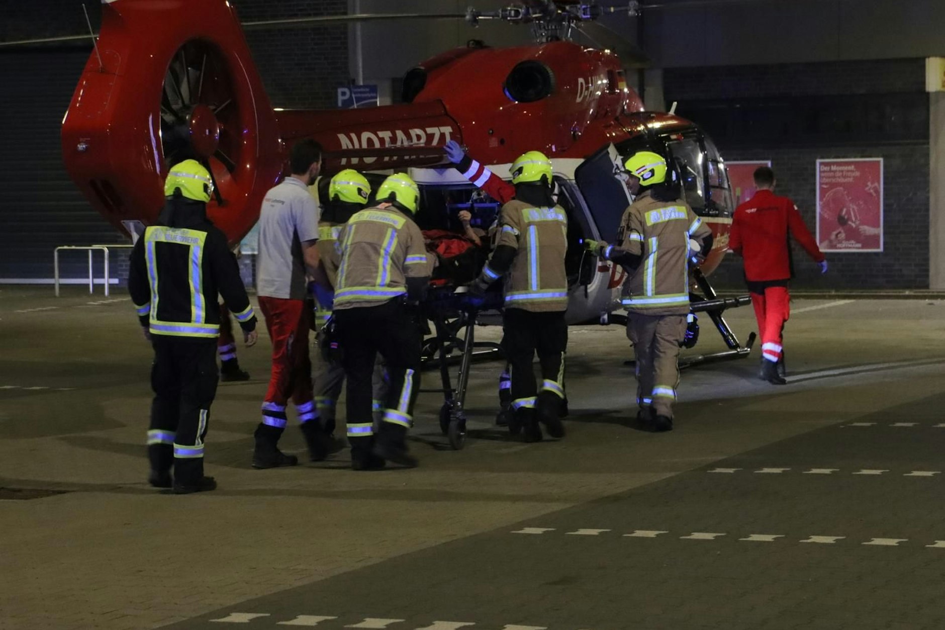 Im Kreuzungsbereich Stubenrauchstraße und Kanalstraße kam es am Abend zu einem schrecklichen Verkehrsunfall. Eine Frau wurde lebensgefährlich verletzt.