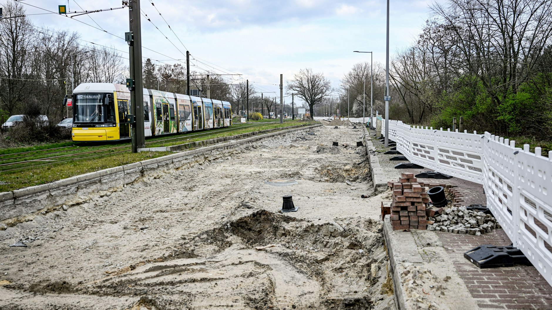 Auch die Treskowallee in Lichtenberg bekommt im Zuge der Sanierung Flüsterasphalt gegen den Lärm.