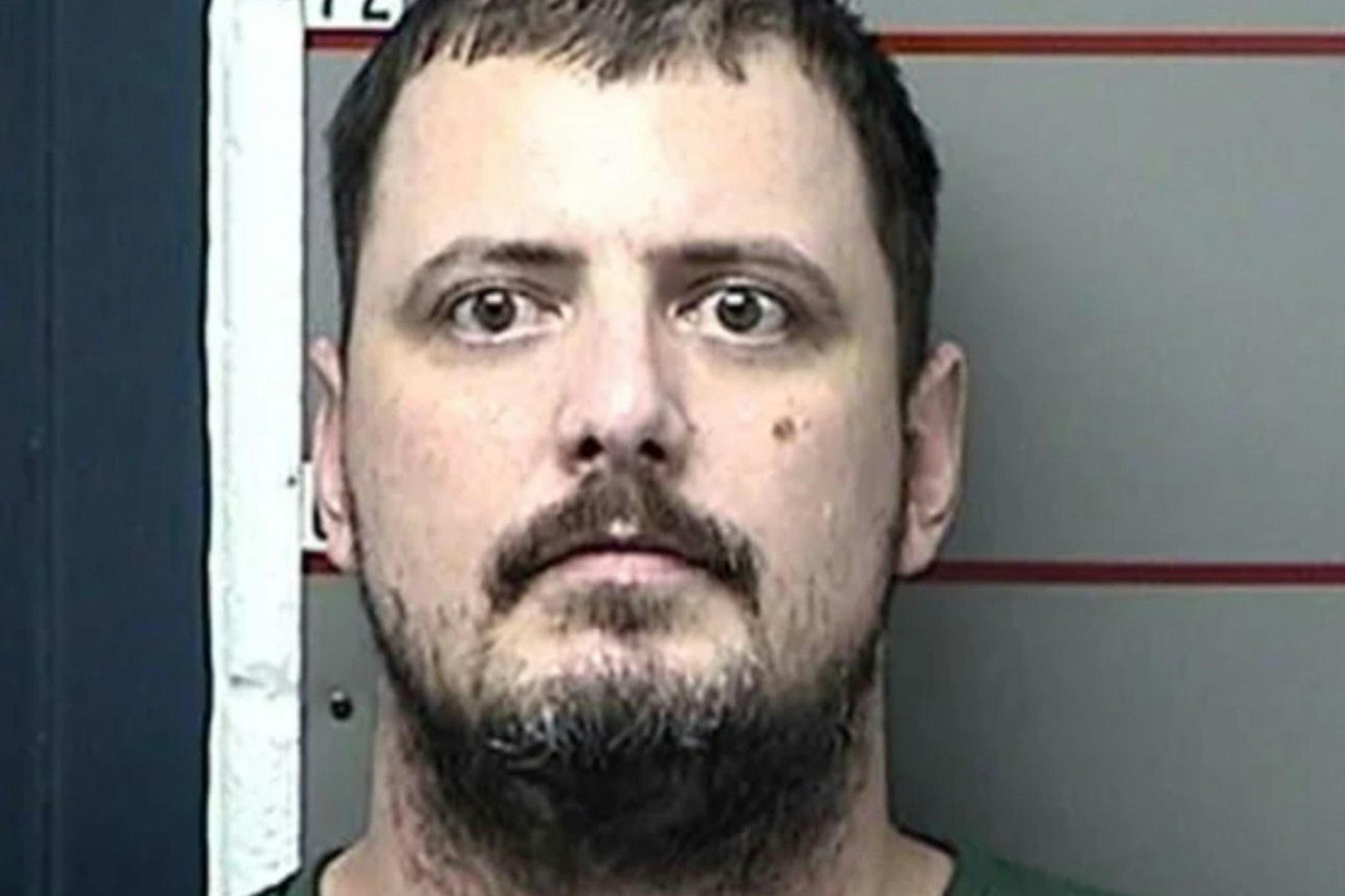 Der Hacker Jesse Kipf erklärte sich für tot und wollte damit den Unterhalt für sein Kind sparen. Doch er wurde erwischt.