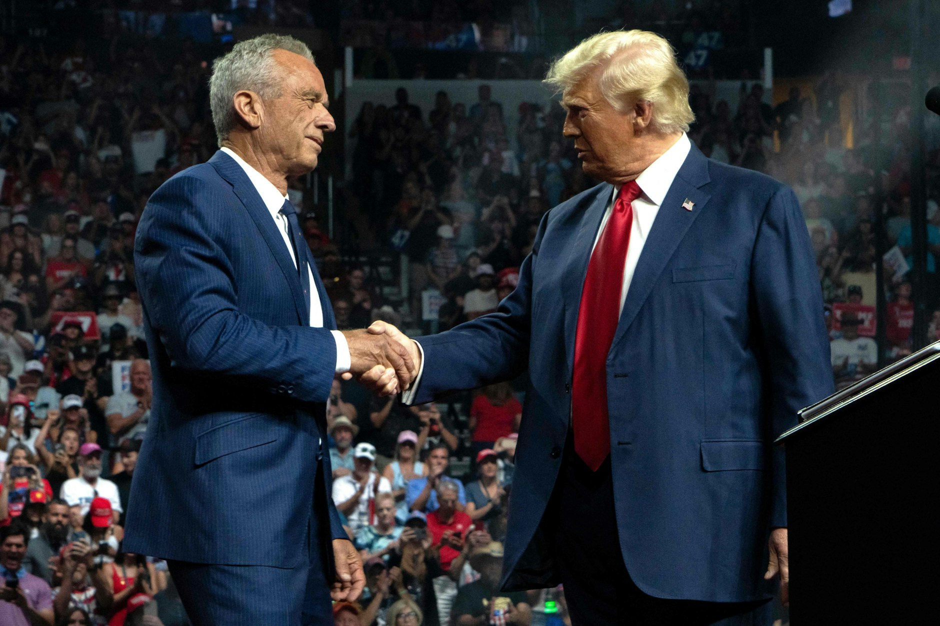 Robert F. Kennedy Jr. (li.) und Ex-Präsident Donald Trump.