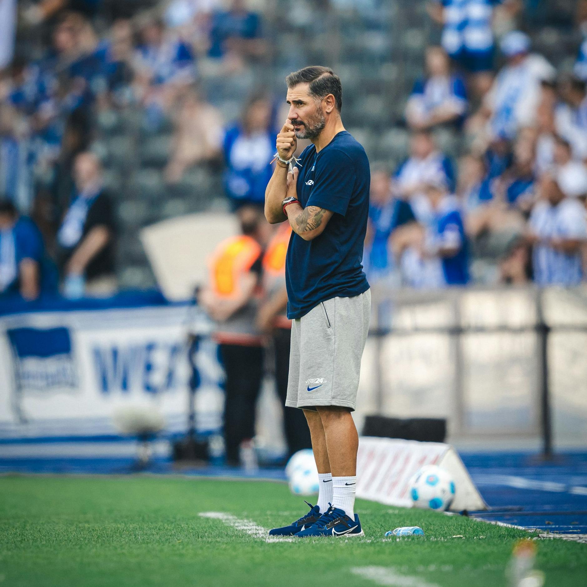 Herthas Trainer Cristian Fiel freite sich am Ende nur über die drei Punkte, denn seine Spieler hatten zu viele Fehler beim 2:0 gegen Regensburg gemacht.