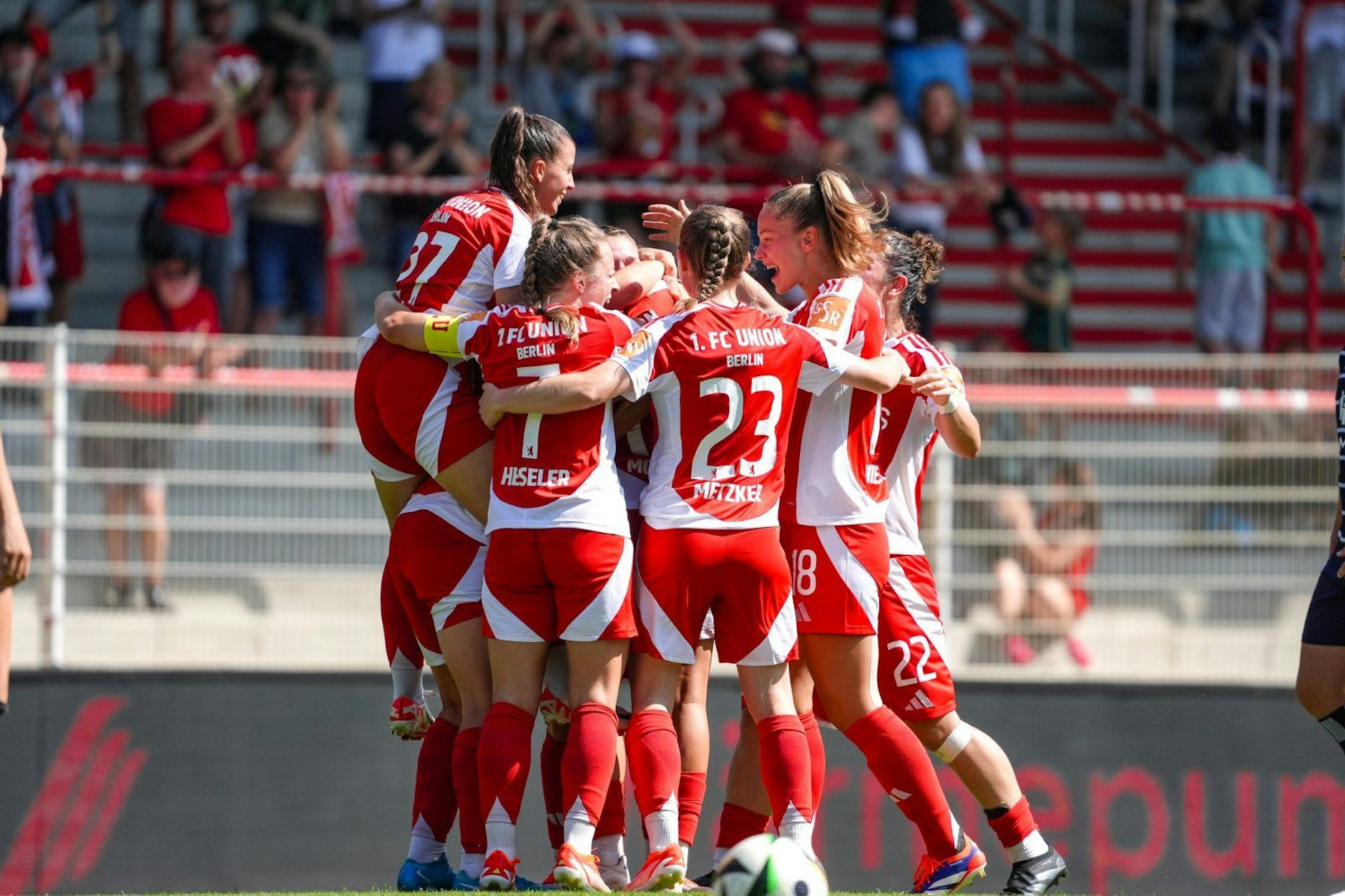 Die Frauen des 1. FC Union feierten eine gelungen Zweitliga-Premiere und spielten gegen den HSV 2:2.