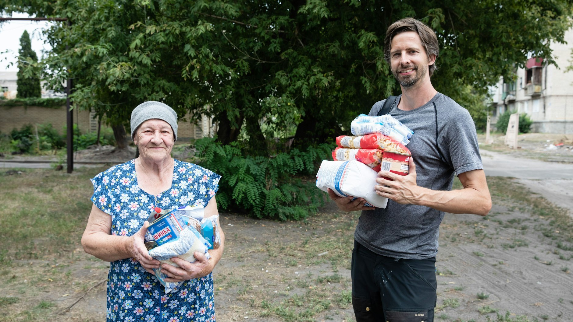 Rentnerin Lidija Isajewa lebt im Keller ihres Hauses in der Stadt Lyman. Ihre Wohnung in einem der oberen Stockwerke ist bereits zerstört. Von den Russen vertreiben lassen will sie sich dennoch nicht.