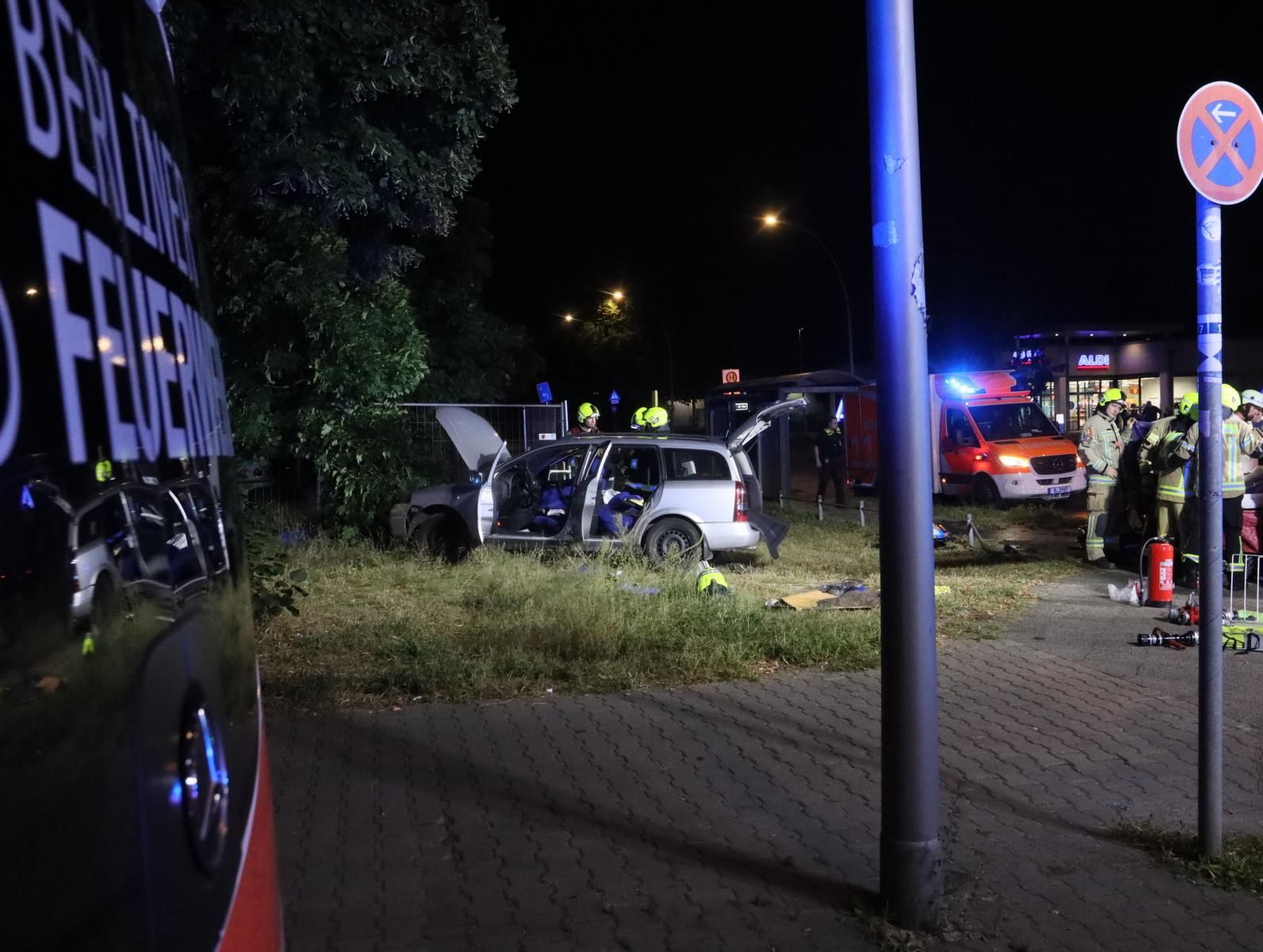 Image - Nach schwerem Unfall in Berlin-Rudow: Frau stirbt im Krankenhaus