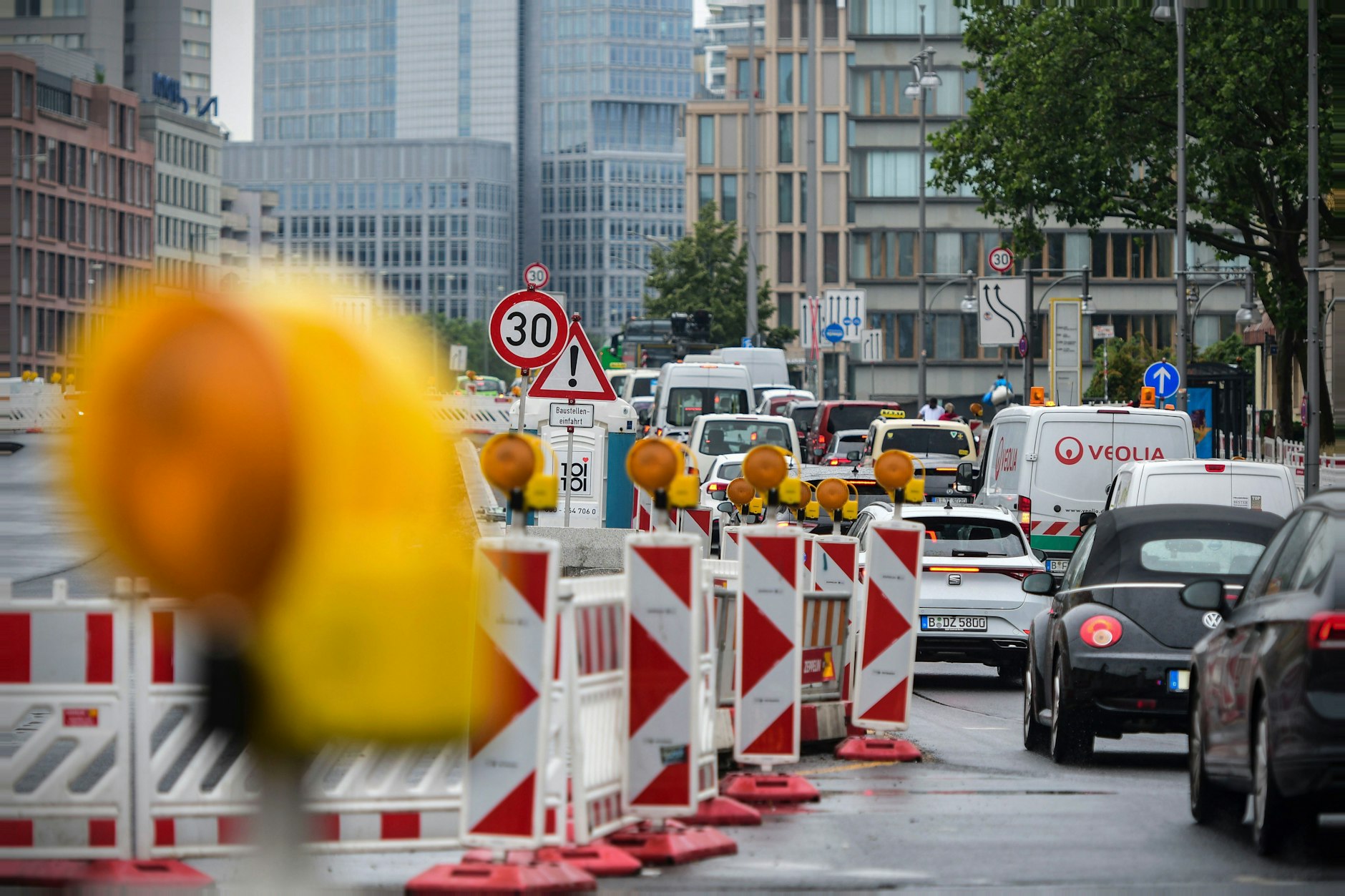 Baustellen-Stau in Berlin. Nichts wirklich Ungewöhnliches. (Symbolbild)
