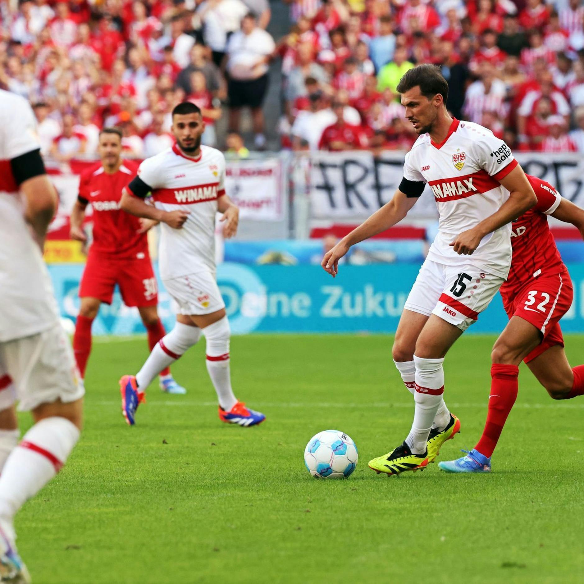 Image - Bundesliga: Vizemeister Stuttgart verliert zum Auftakt - viele Tore in Augsburg