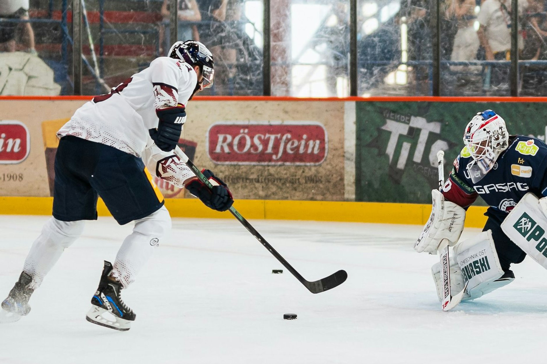 Blaine Byron (l.) deutete schon zum offiziellen Trainingsstart an, dass er wieder richtig heiß auf Tore ist.