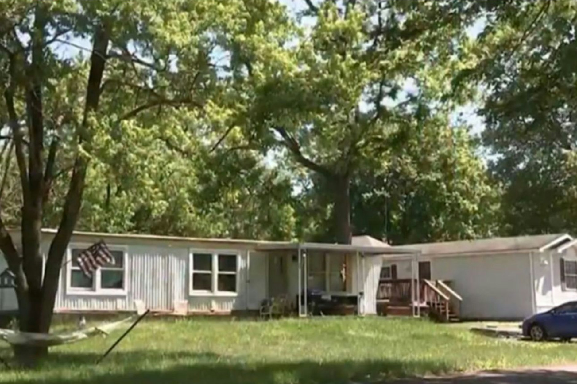 Aus diesem mobilen Wohnhaus wurden die verwahrlosten Kinder herausgeholt. 
