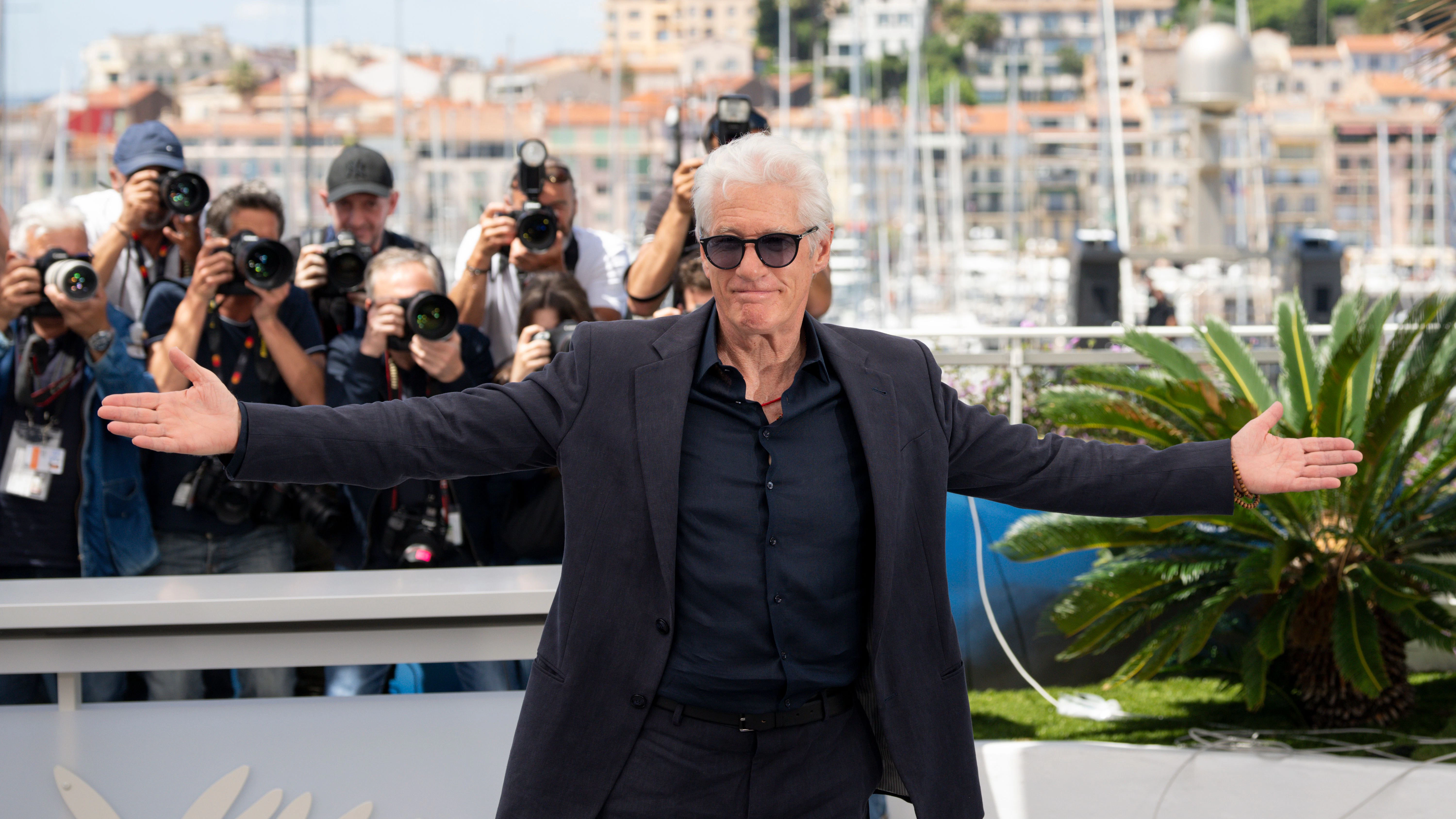 Richard Gere genießt im Mai die Show auf den 77. Internationalen Filmfestspielen in Cannes.&nbsp;